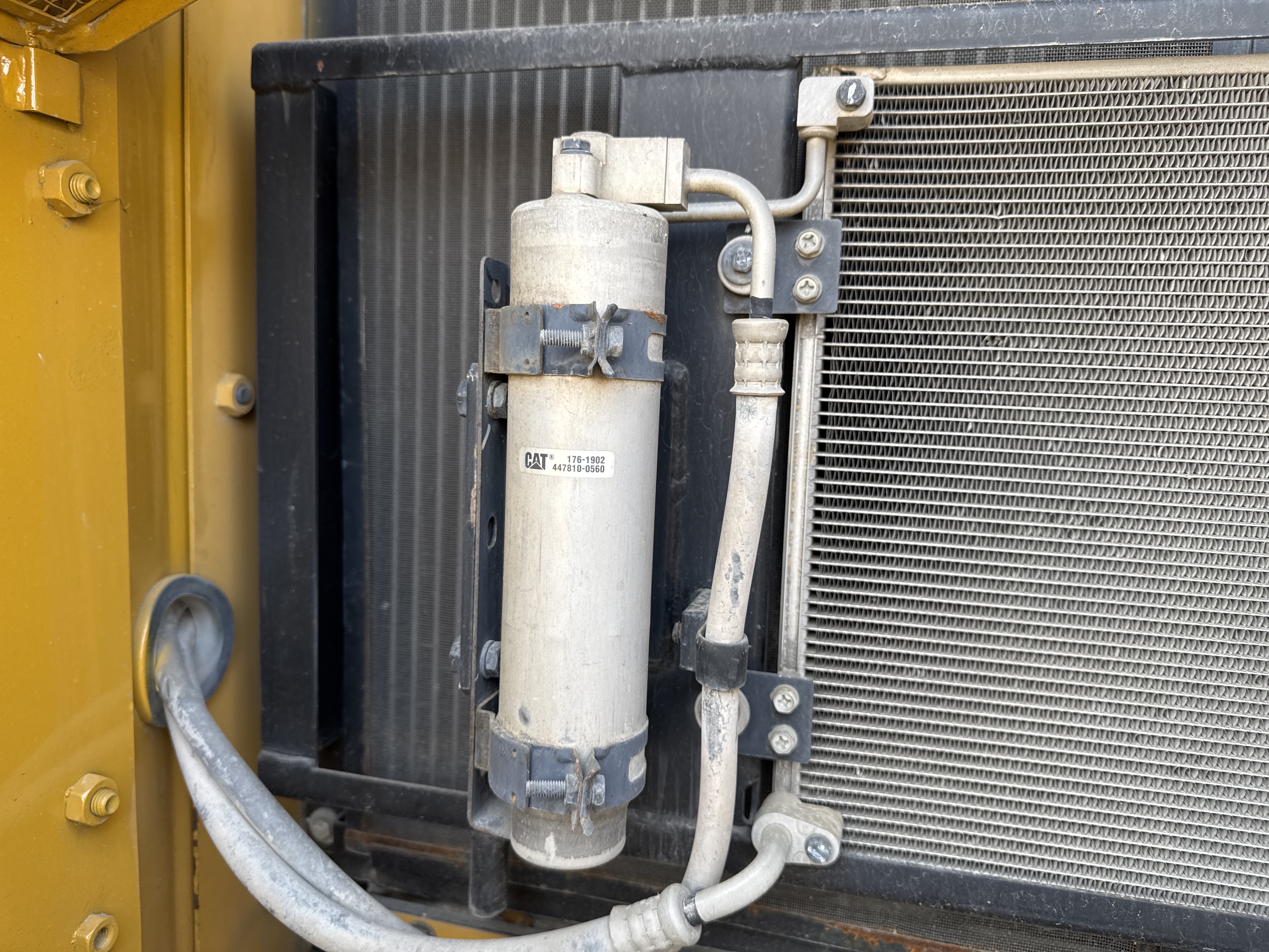 MDX-013-Cat-323D3-Medium-excavators-inspection-Engine-Radiator,-condenser,-intercooler,-hydraulic-cooler-4