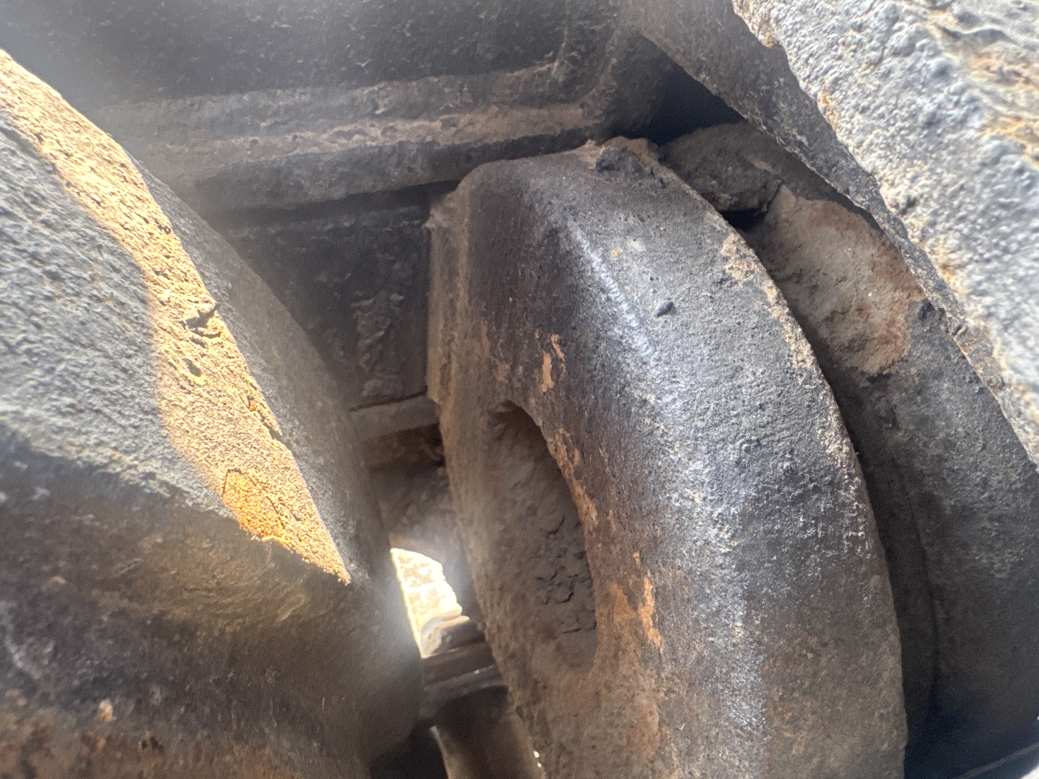 MDX-013-Cat-323D3-Medium-excavators-inspection-Undercarriage-Left-track-tensioner-2