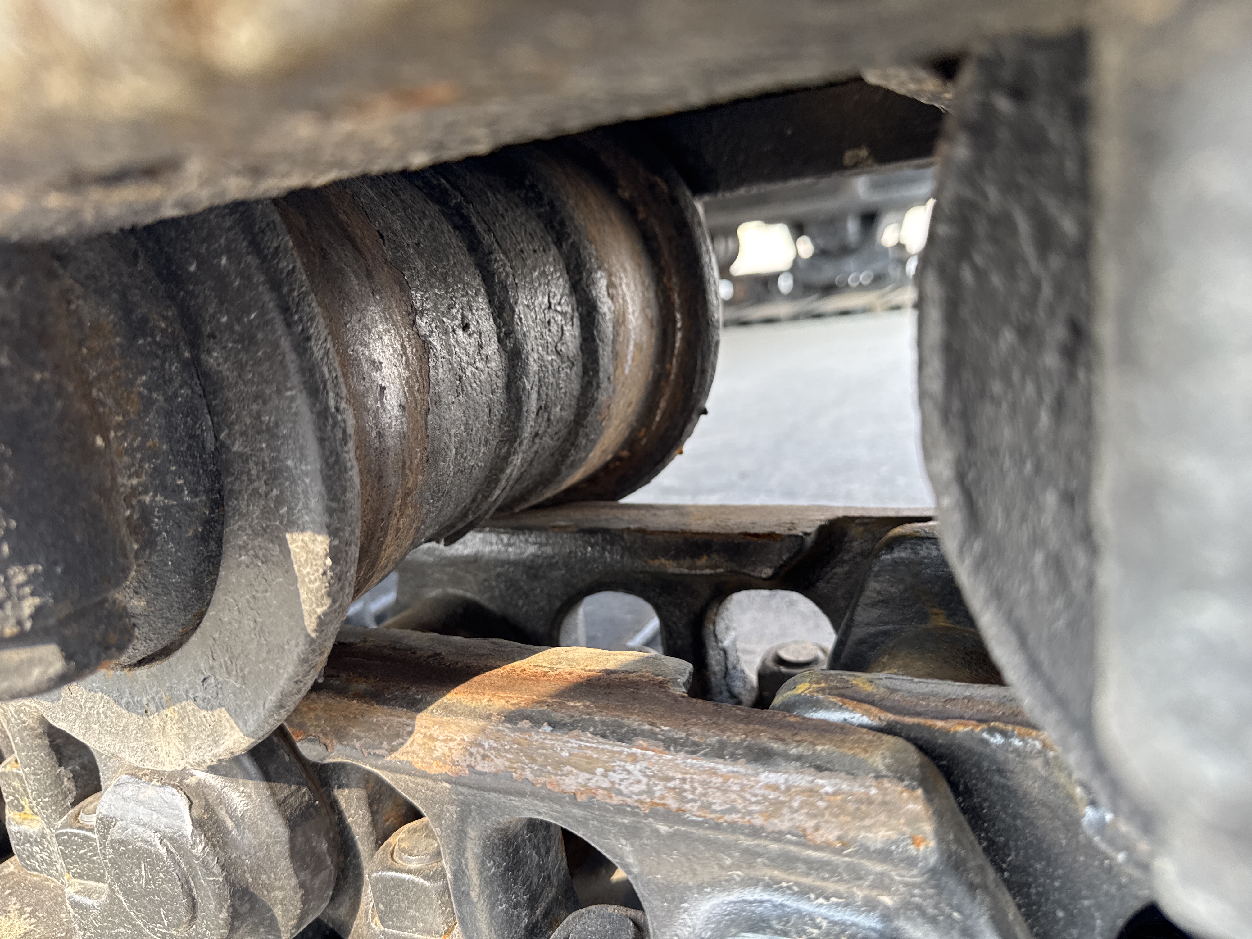 MDX-013-Cat-323D3-Medium-excavators-inspection-Undercarriage-Right-track-rollers-2