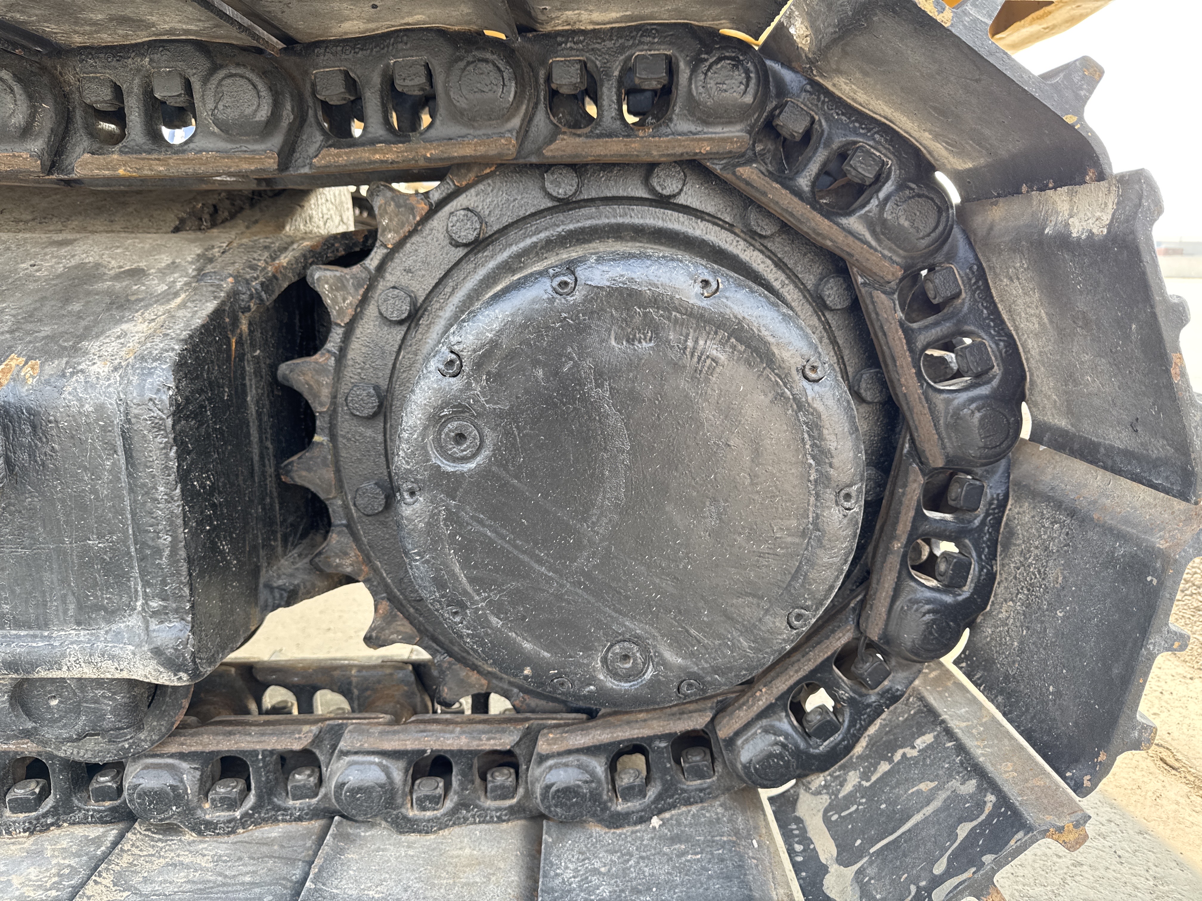 MDX-013-Cat-323D3-Medium-excavators-inspection-Undercarriage-Left-sprocket-2