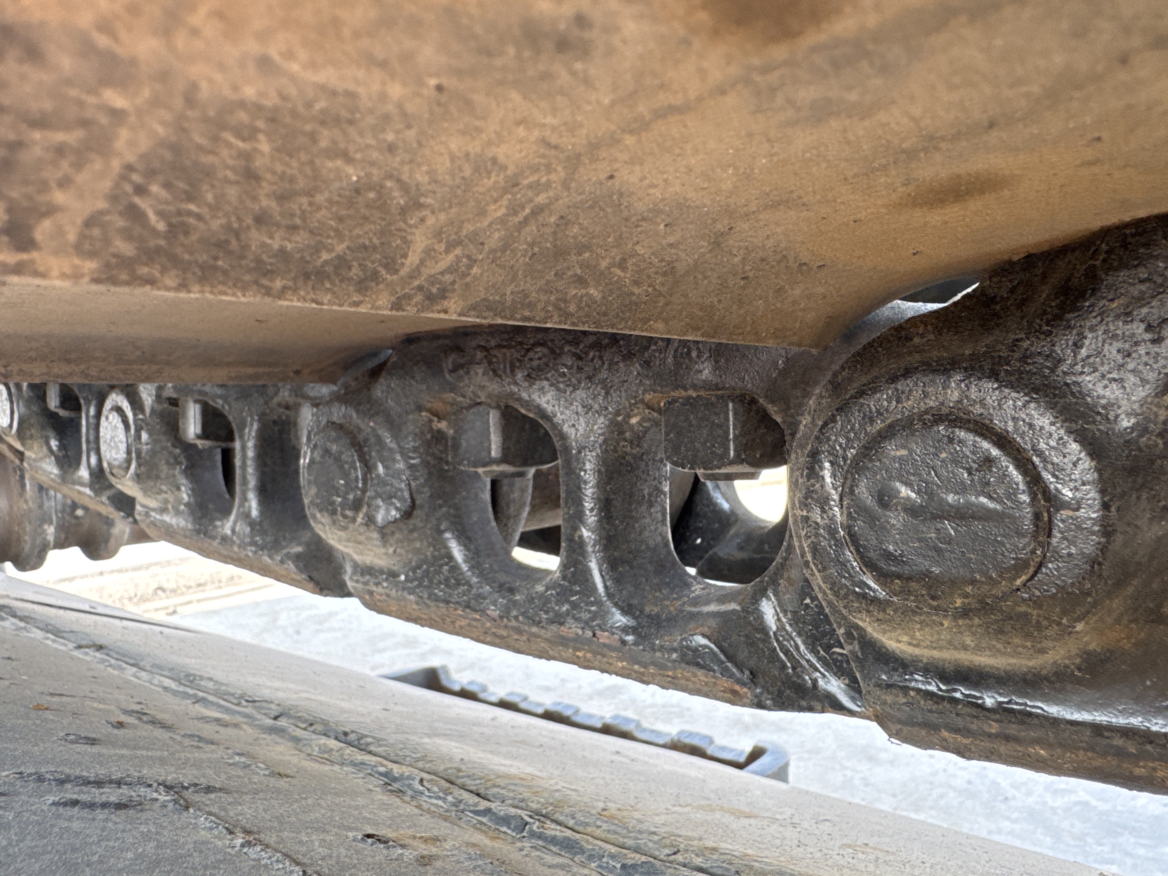 MDX-013-Cat-323D3-Medium-excavators-inspection-Undercarriage-Left-track-chain-2