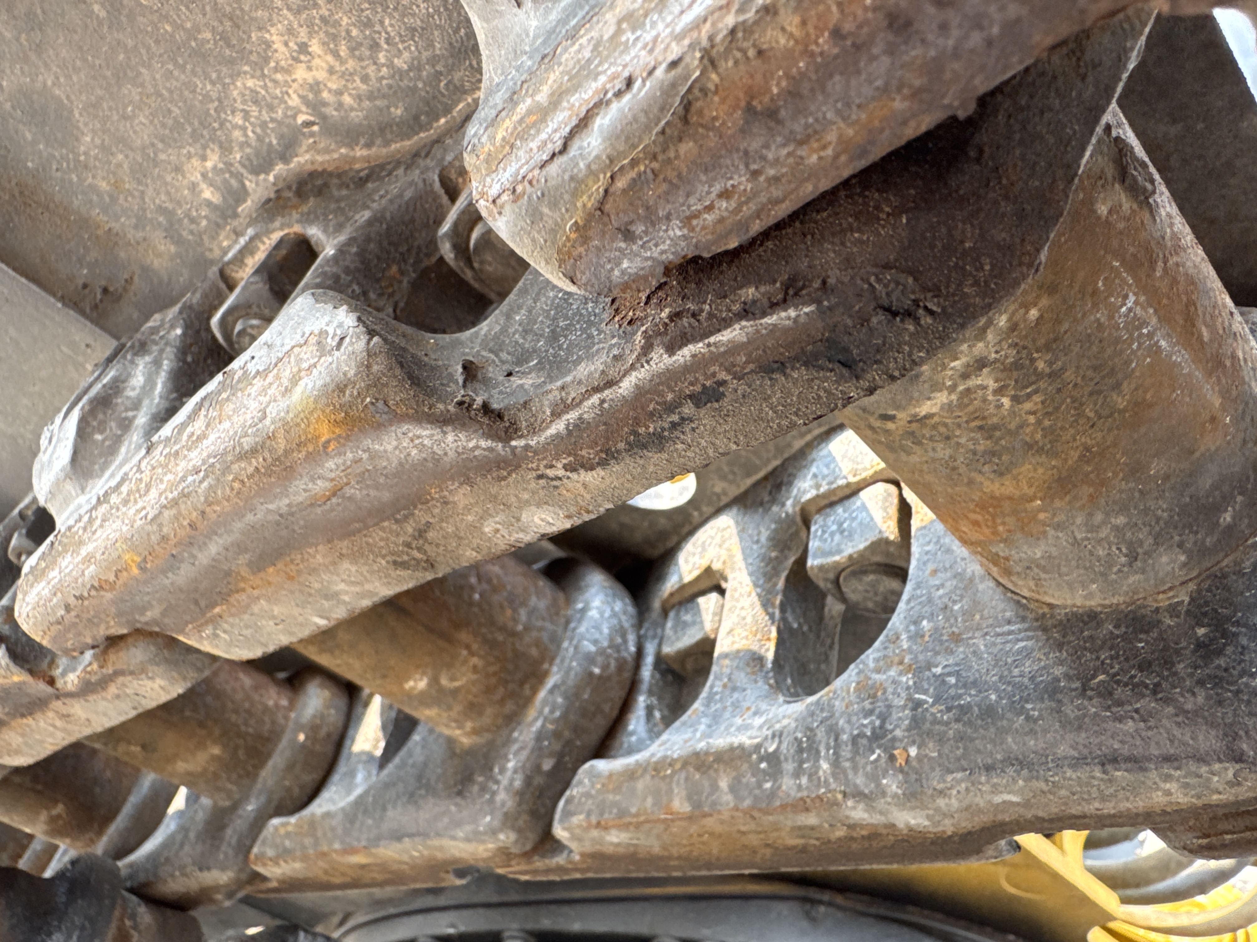MDX-013-Cat-323D3-Medium-excavators-inspection-Undercarriage-Right-track-chain-2
