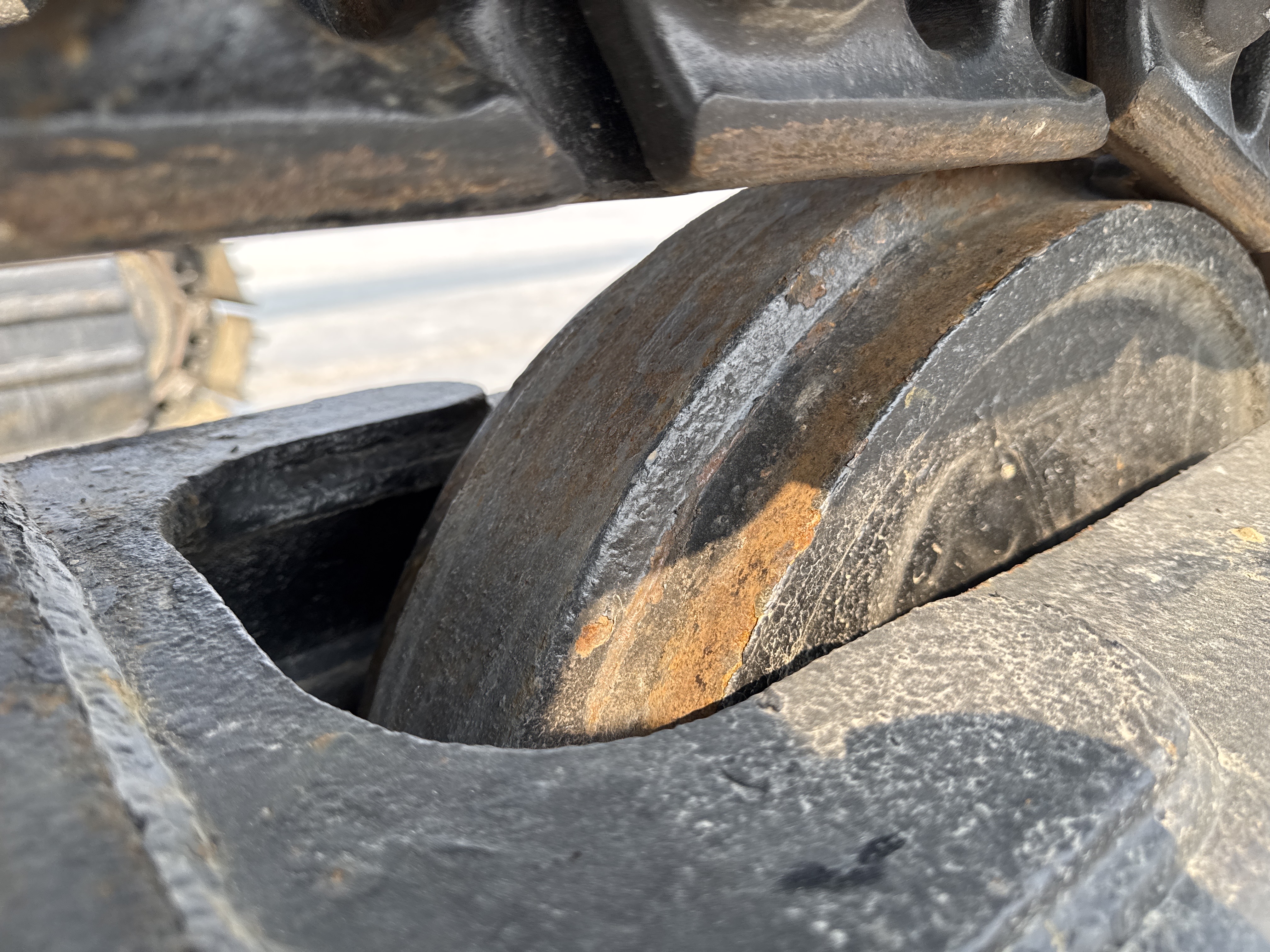MDX-013-Cat-323D3-Medium-excavators-inspection-Undercarriage-Right-idler-2