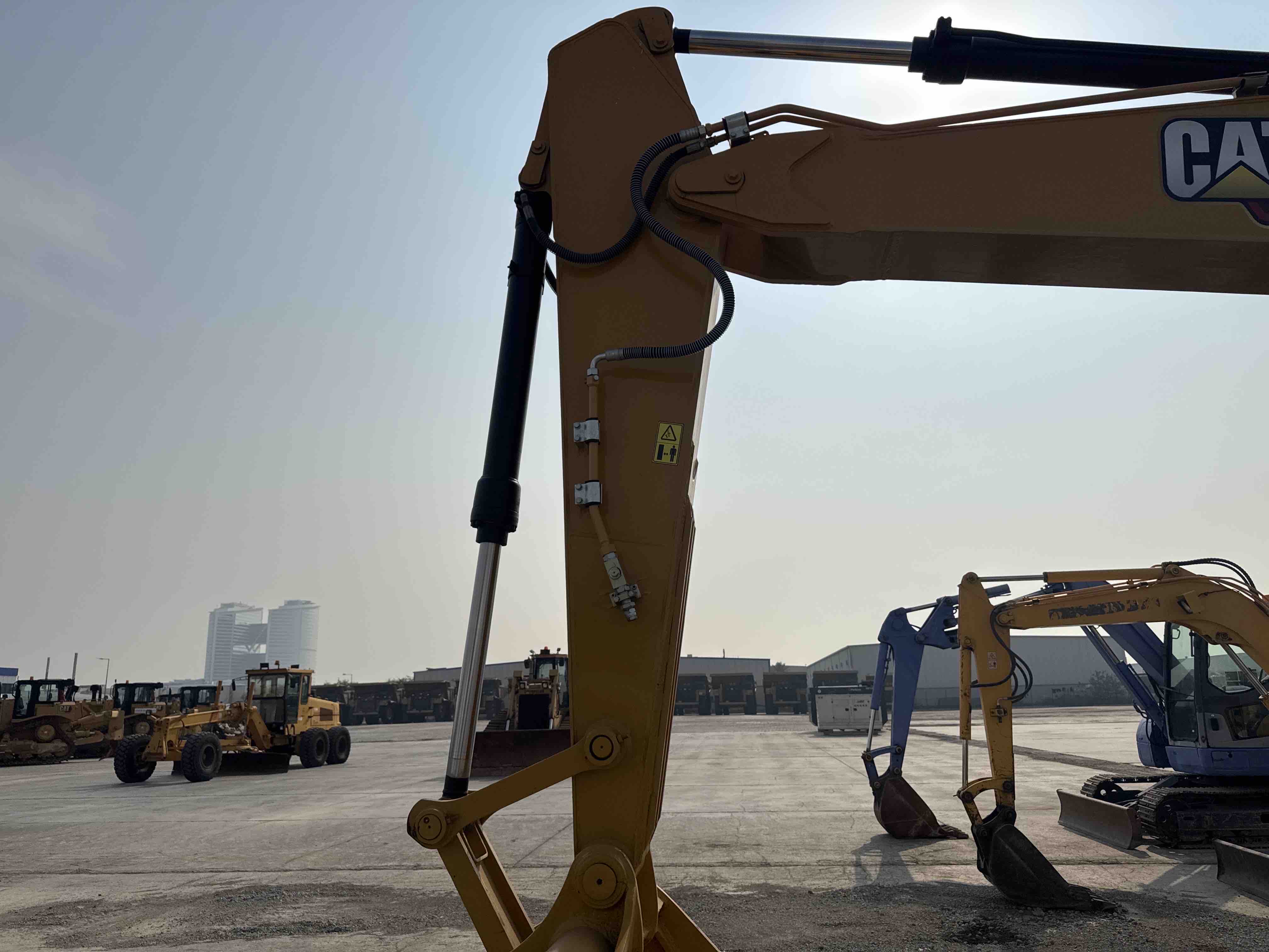 MDX-013-Cat-323D3-Medium-excavators-inspection-Chassis-Stick-2