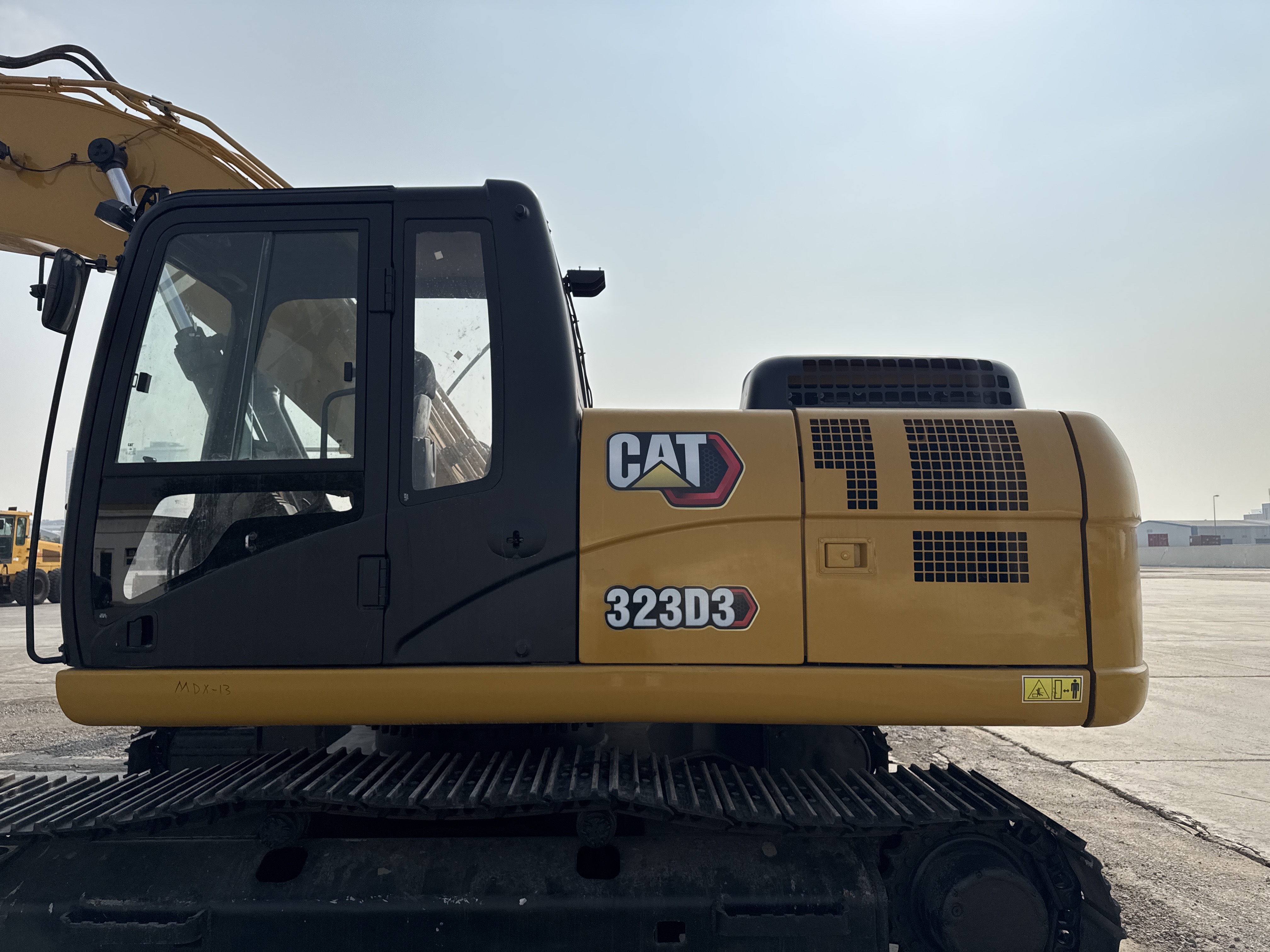 MDX-013-Cat-323D3-Medium-excavators-inspection-Structure-Paint-2