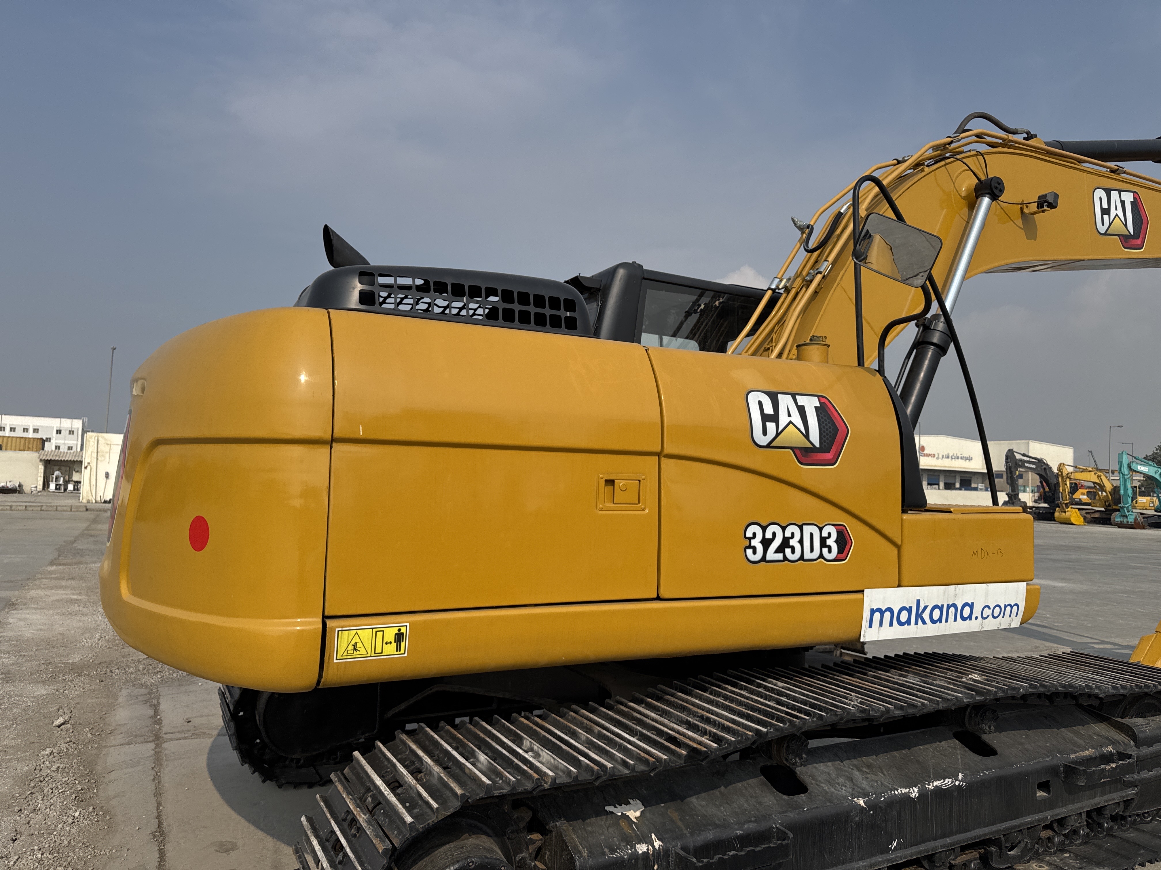 MDX-013-Cat-323D3-Medium-excavators-inspection-Structure-Paint-2