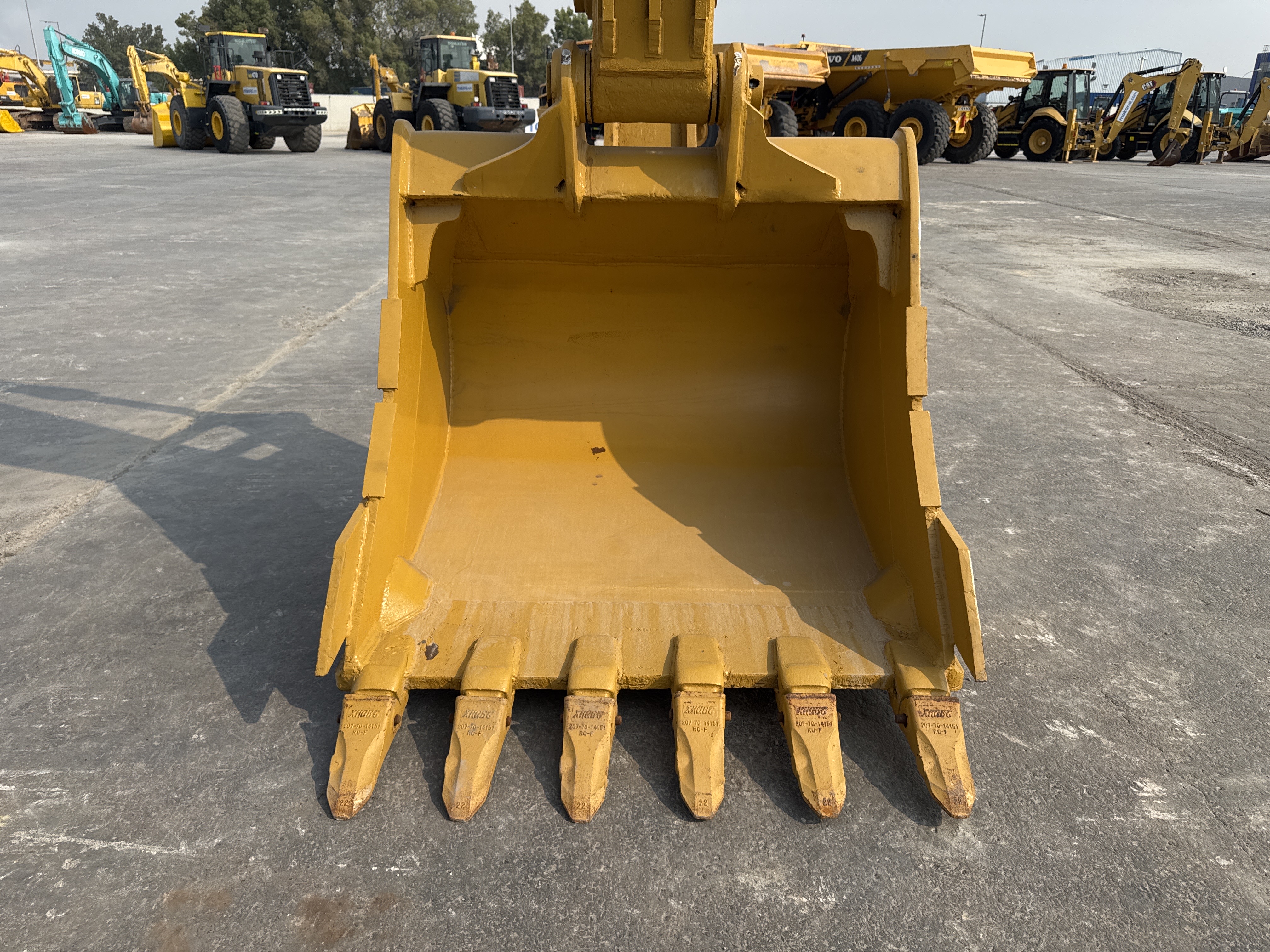 MDX-013-Cat-323D3-Medium-excavators-inspection-Attachment-Excavator-bucket-2
