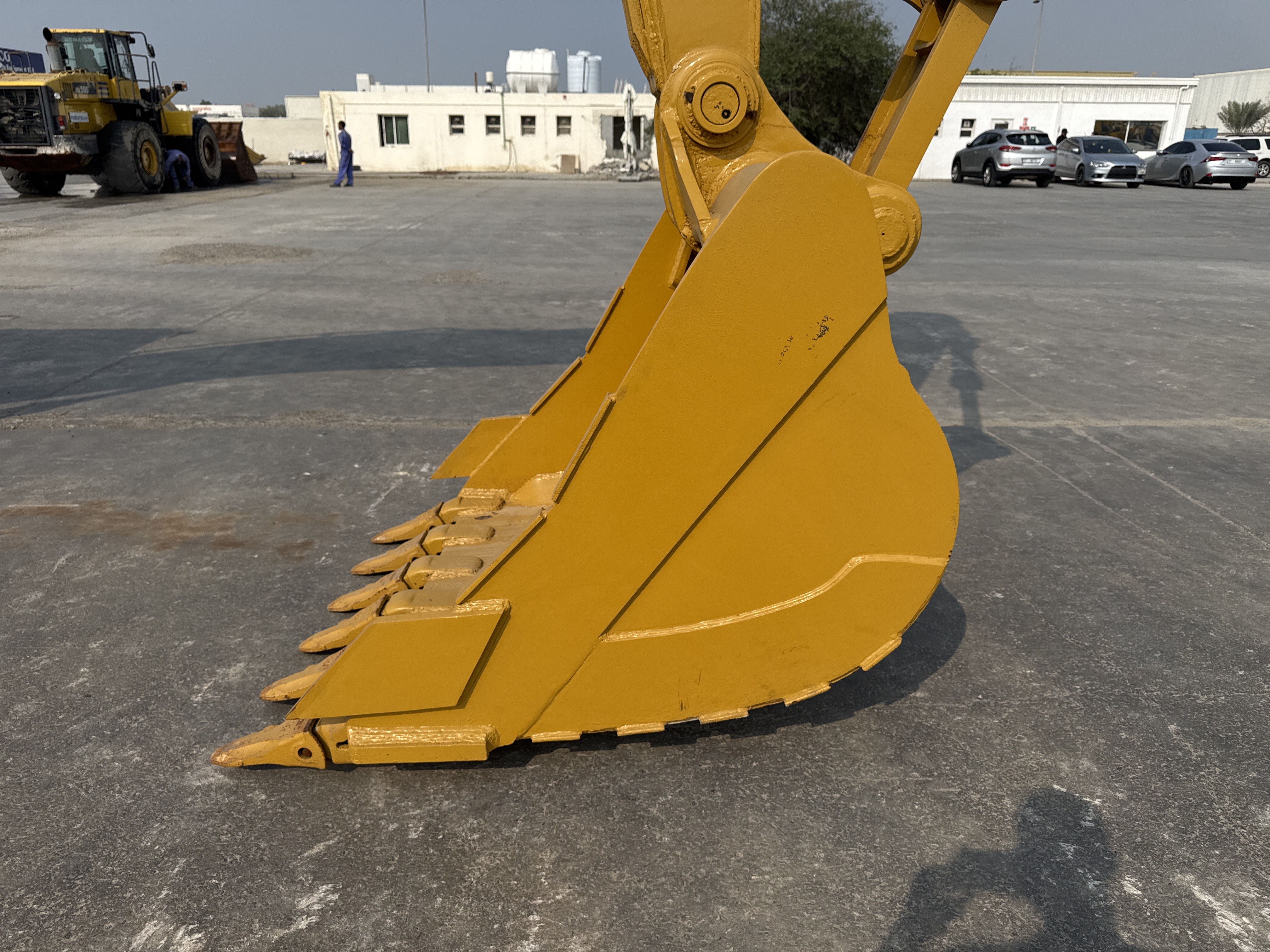 MDX-013-Cat-323D3-Medium-excavators-inspection-Attachment-Excavator-bucket-2