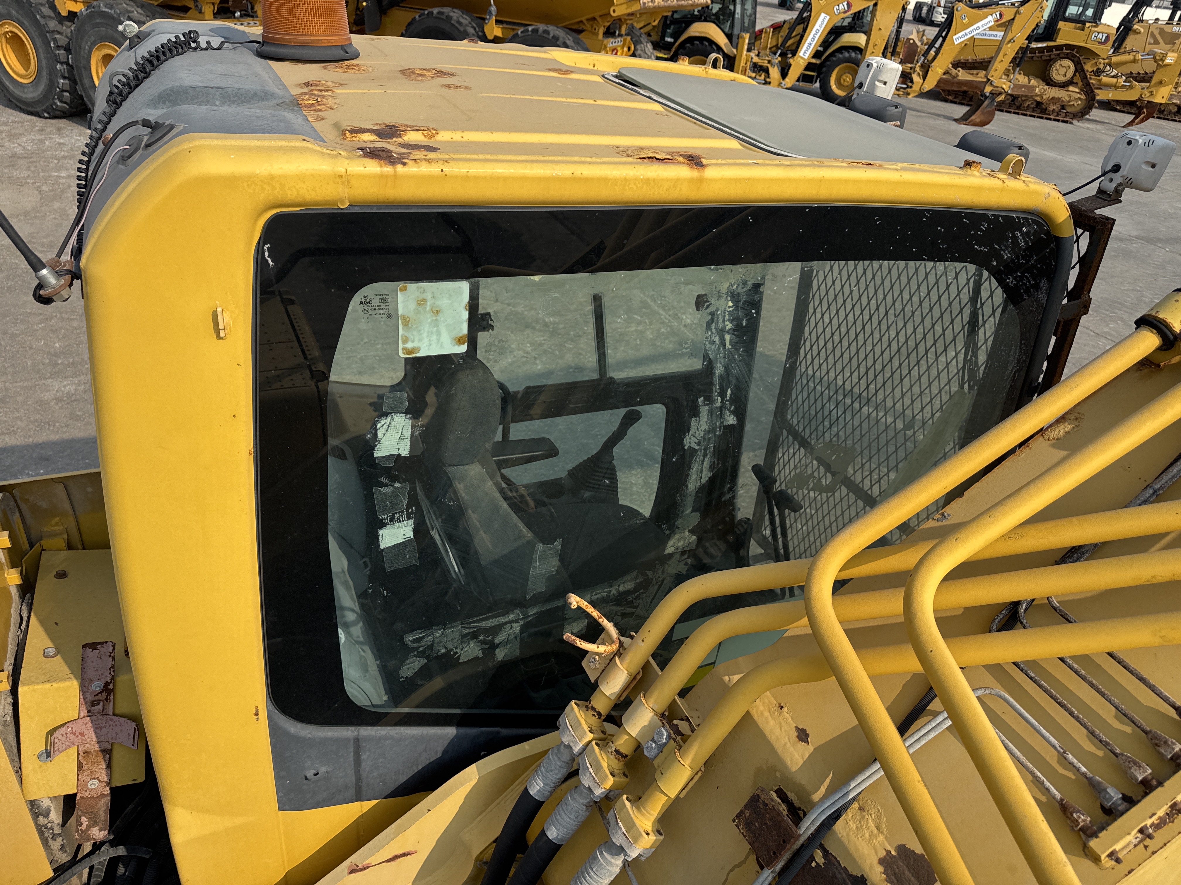 MDX-012-Komatsu-PC350LC-8-Medium-excavators-inspection-Safety-Glass-2