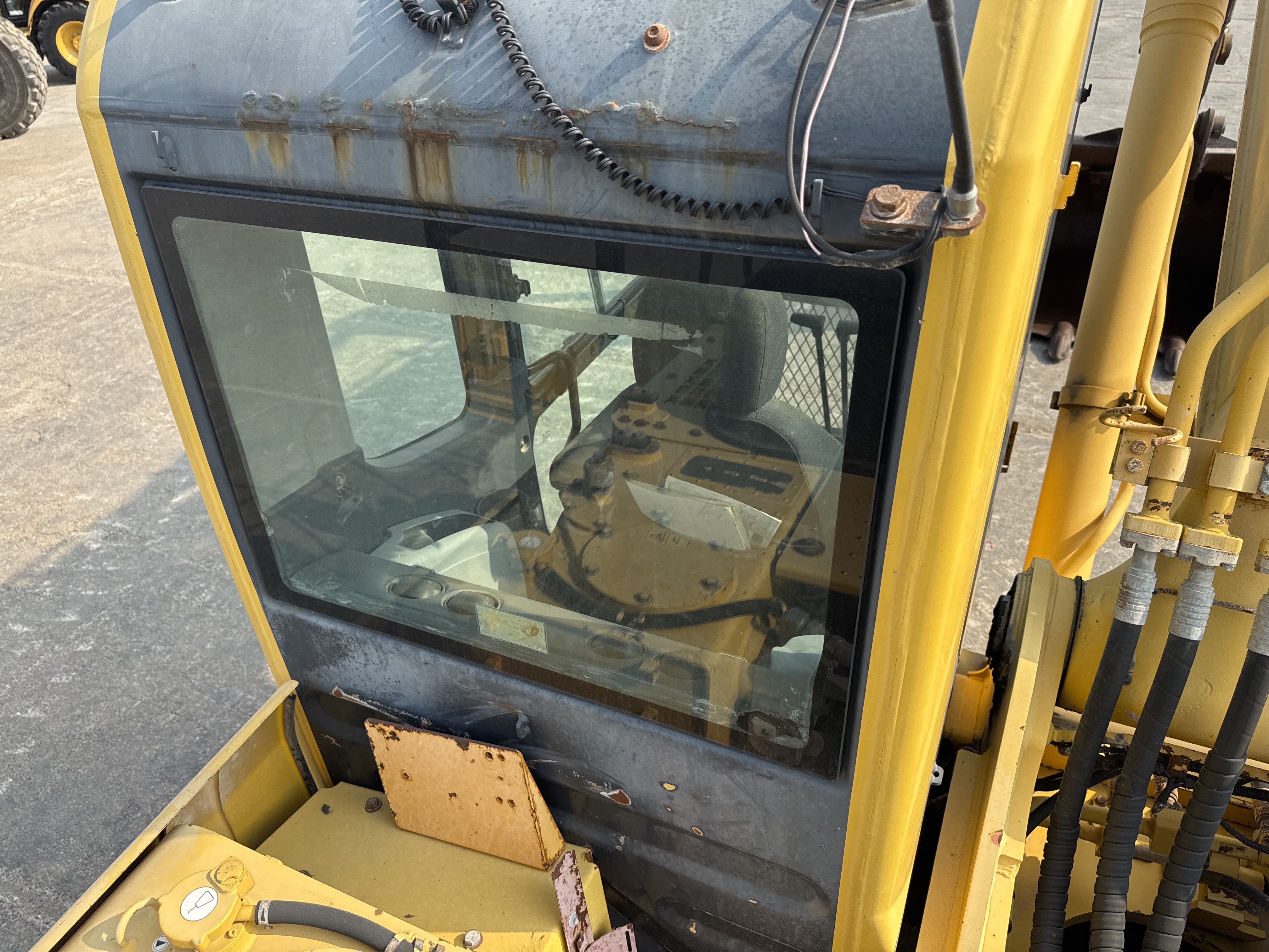 MDX-012-Komatsu-PC350LC-8-Medium-excavators-inspection-Safety-Glass-2