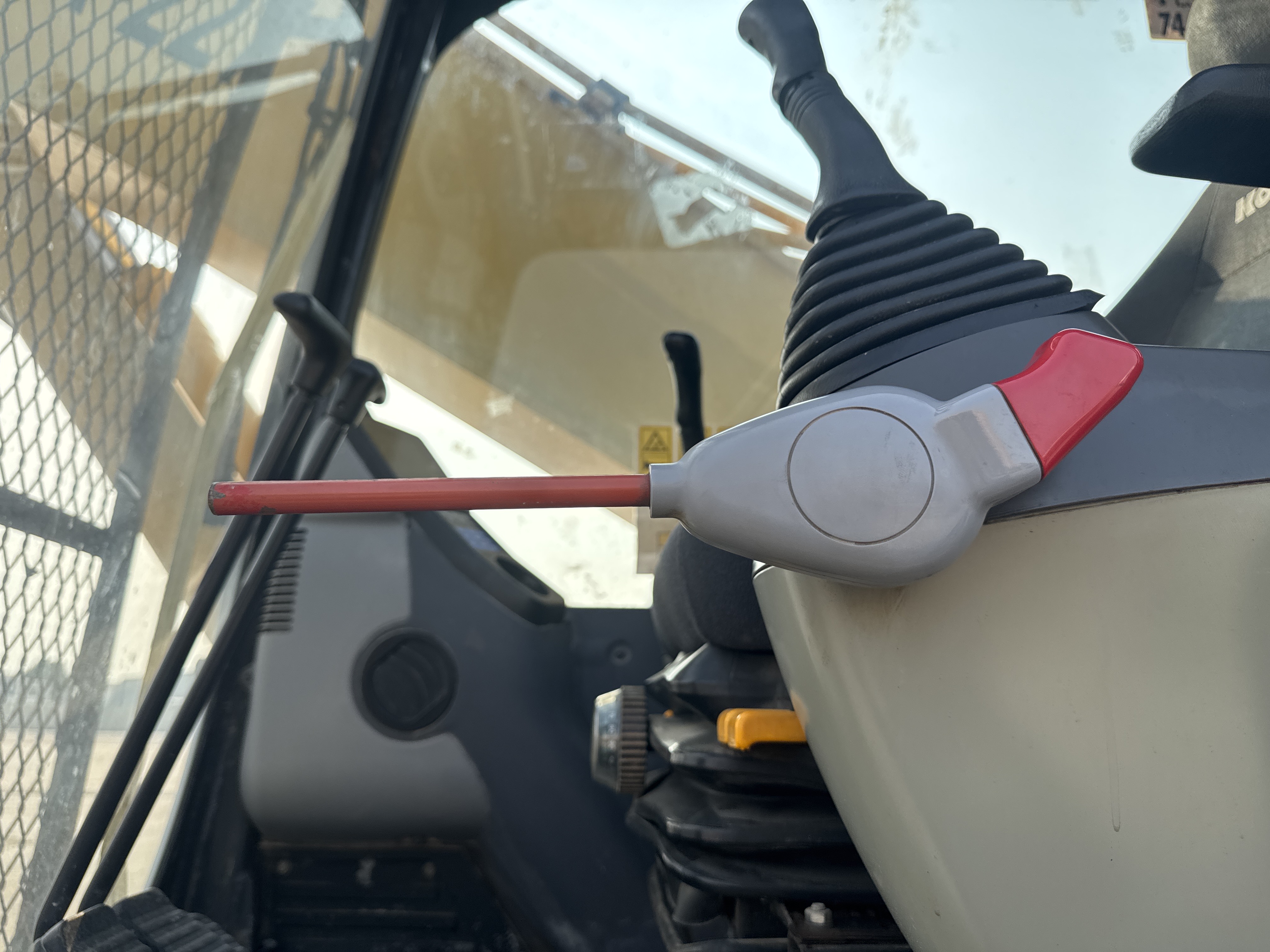 MDX-012-Komatsu-PC350LC-8-Medium-excavators-inspection-Safety-Hydraulic-safety-lock-2
