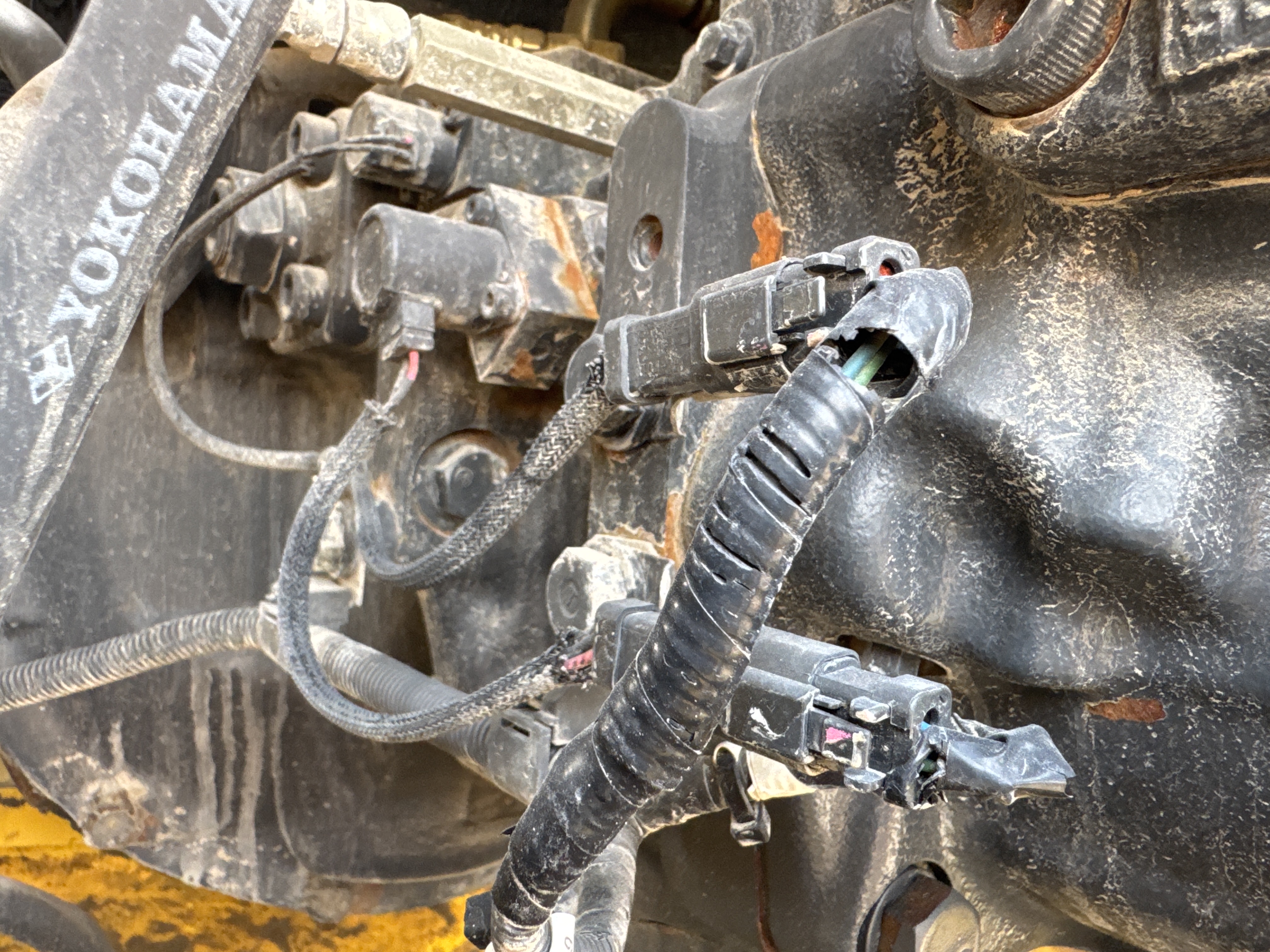 MDX-012-Komatsu-PC350LC-8-Medium-excavators-inspection-Hydraulics-Wiring-harness-2