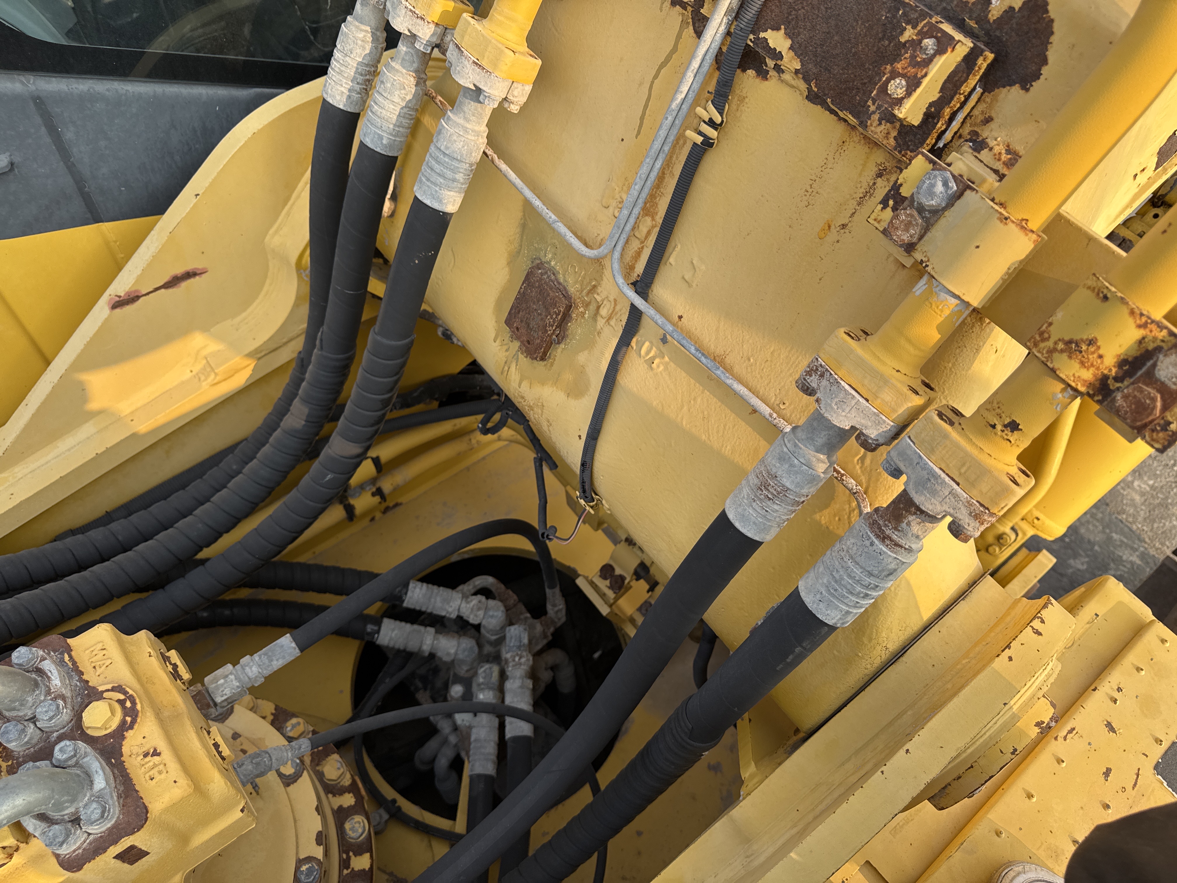 MDX-012-Komatsu-PC350LC-8-Medium-excavators-inspection-Hydraulics-Hydraulic-hoses-and-lines-2