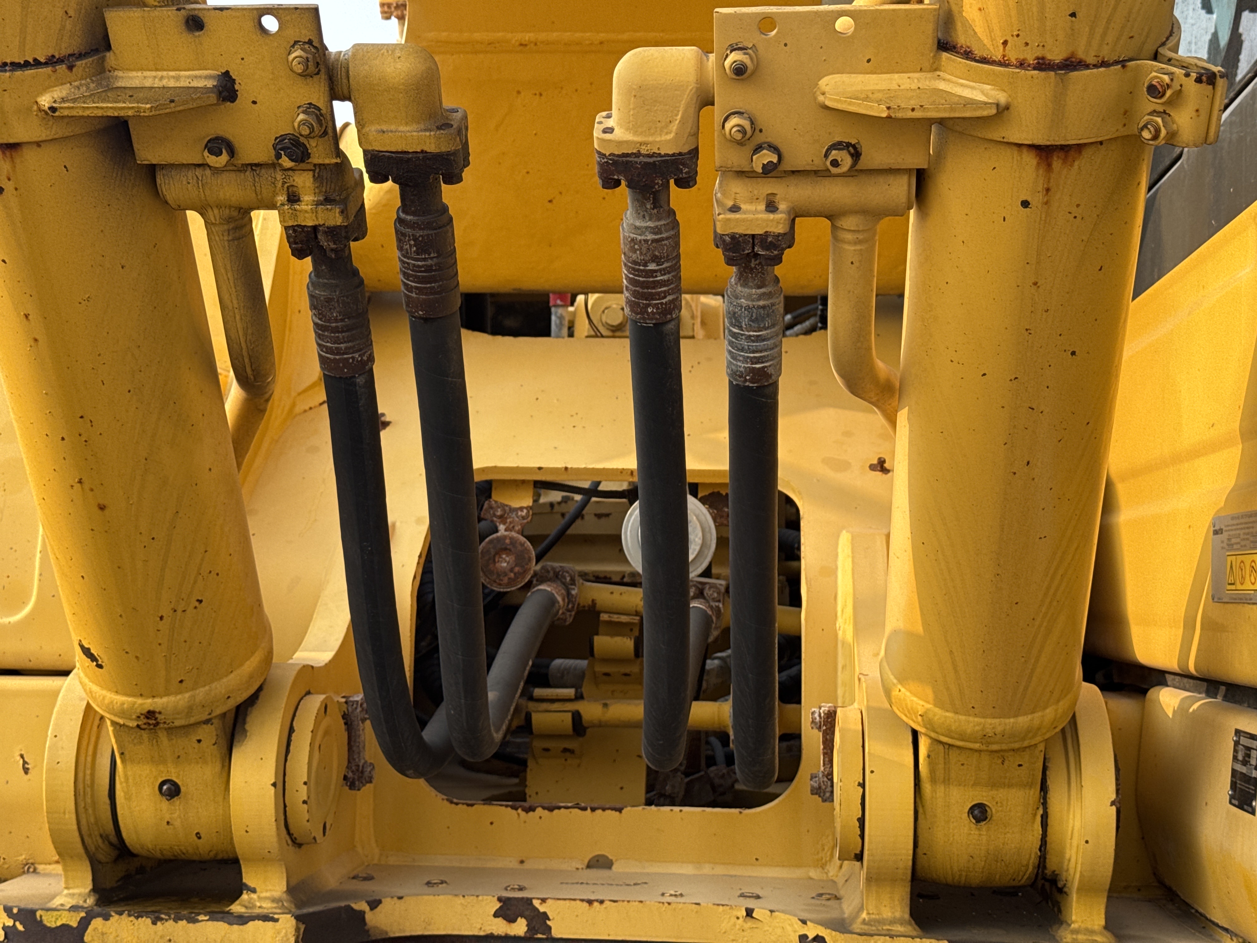 MDX-012-Komatsu-PC350LC-8-Medium-excavators-inspection-Hydraulics-Hydraulic-hoses-and-lines-2
