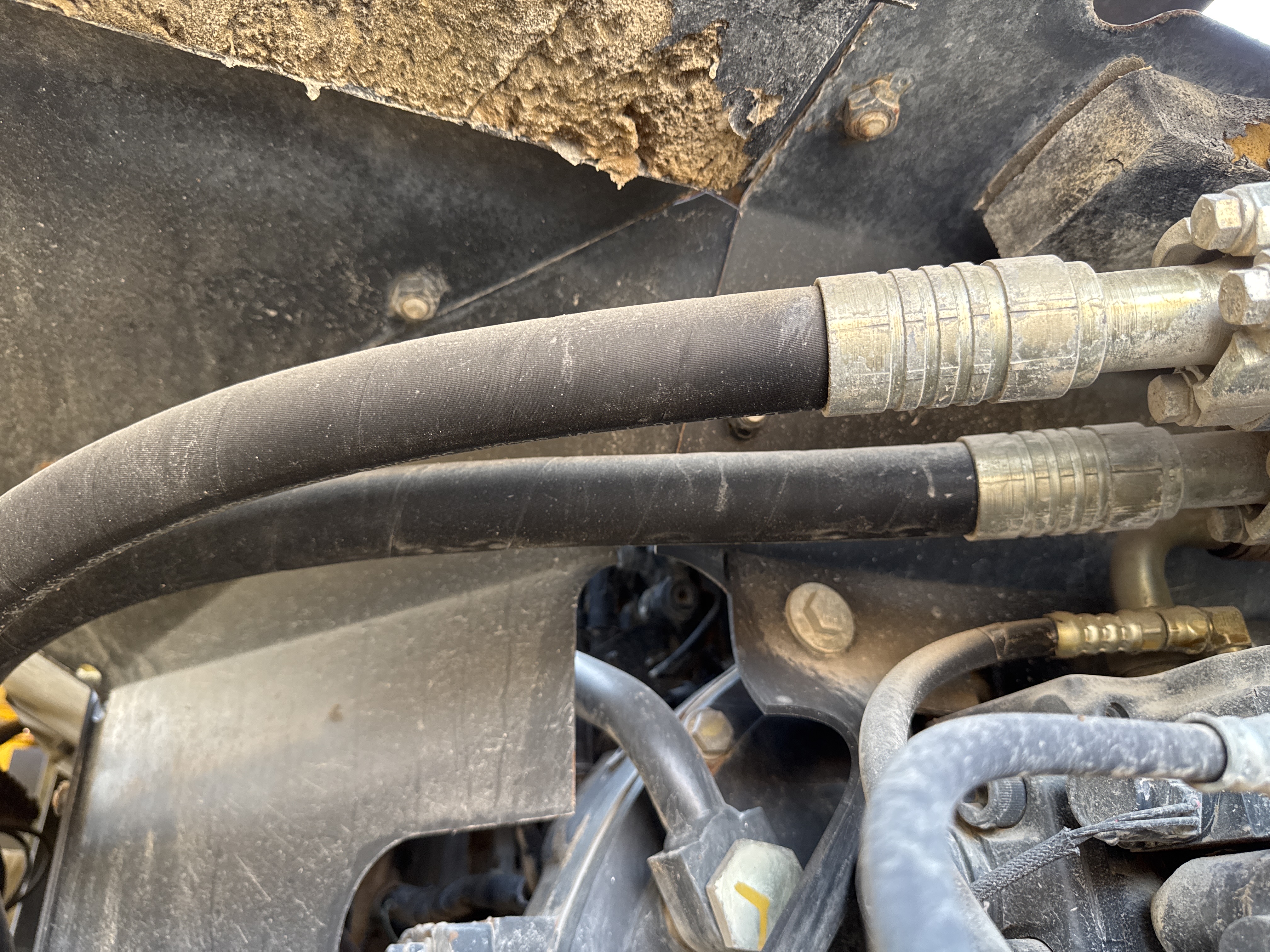 MDX-012-Komatsu-PC350LC-8-Medium-excavators-inspection-Hydraulics-Hydraulic-hoses-and-lines-2