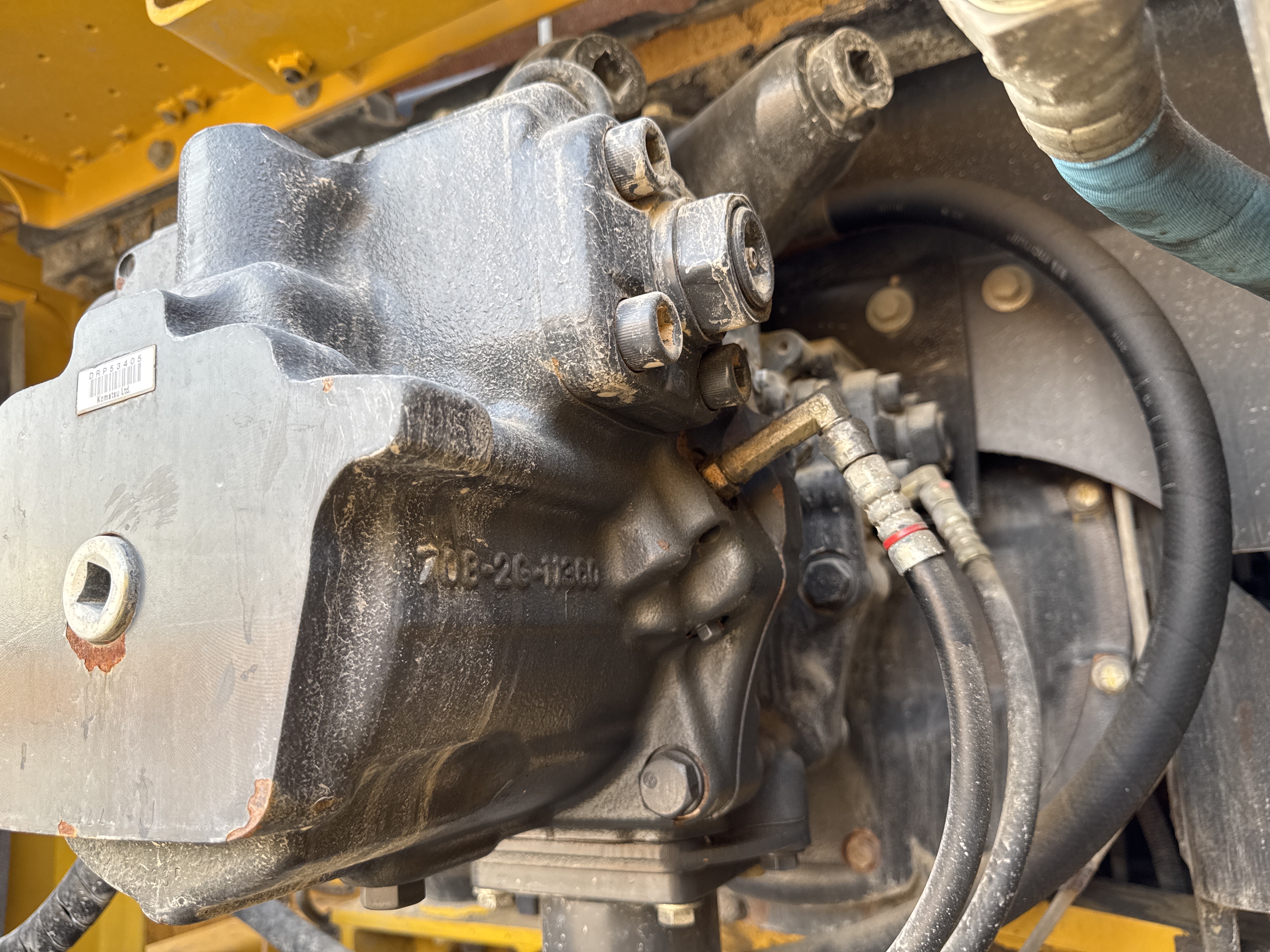 MDX-012-Komatsu-PC350LC-8-Medium-excavators-inspection-Hydraulics-Hydraulic-pump-2