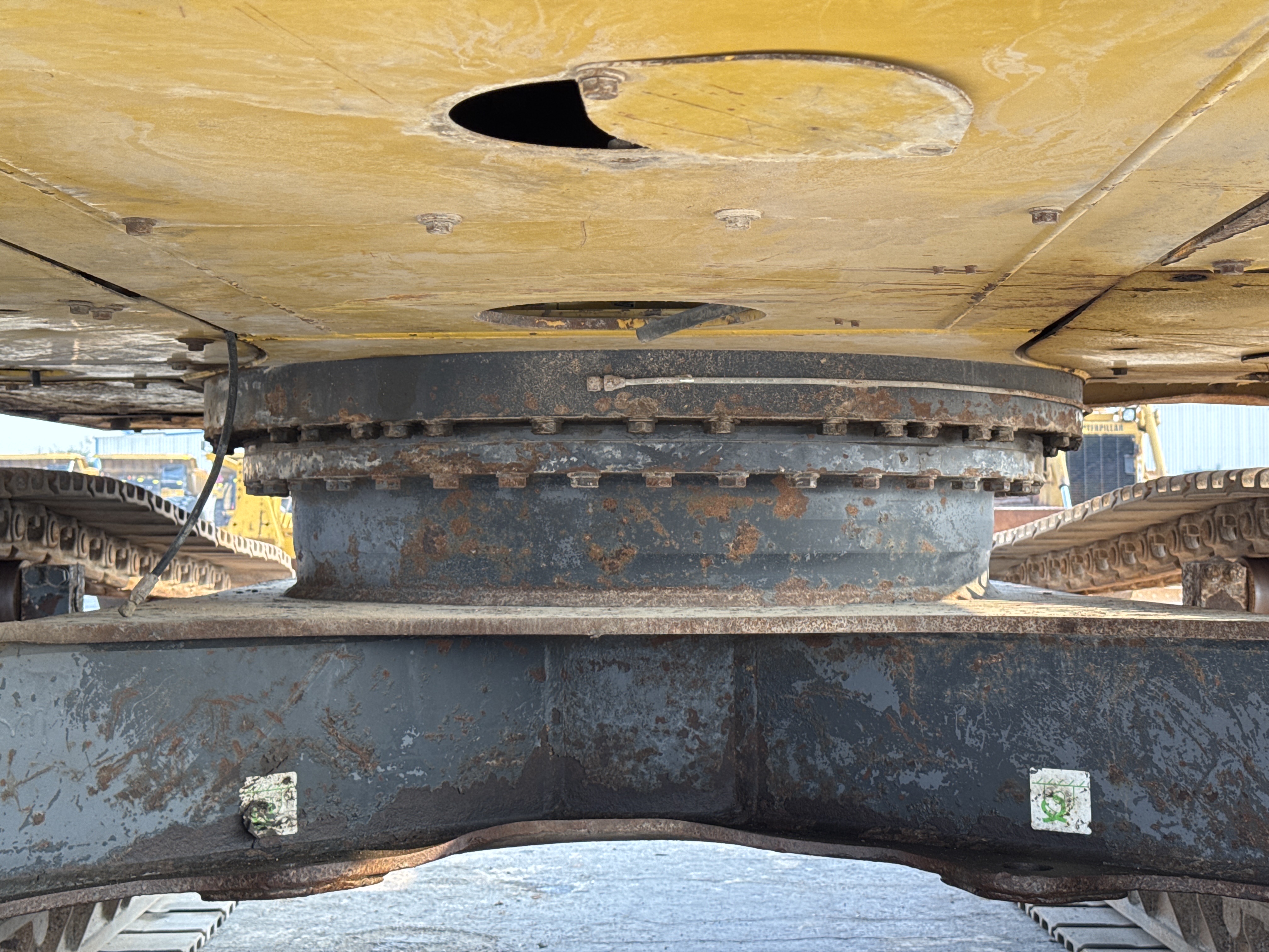 MDX-012-Komatsu-PC350LC-8-Medium-excavators-inspection-Hydraulics-Turntable/slewing-assembly-2