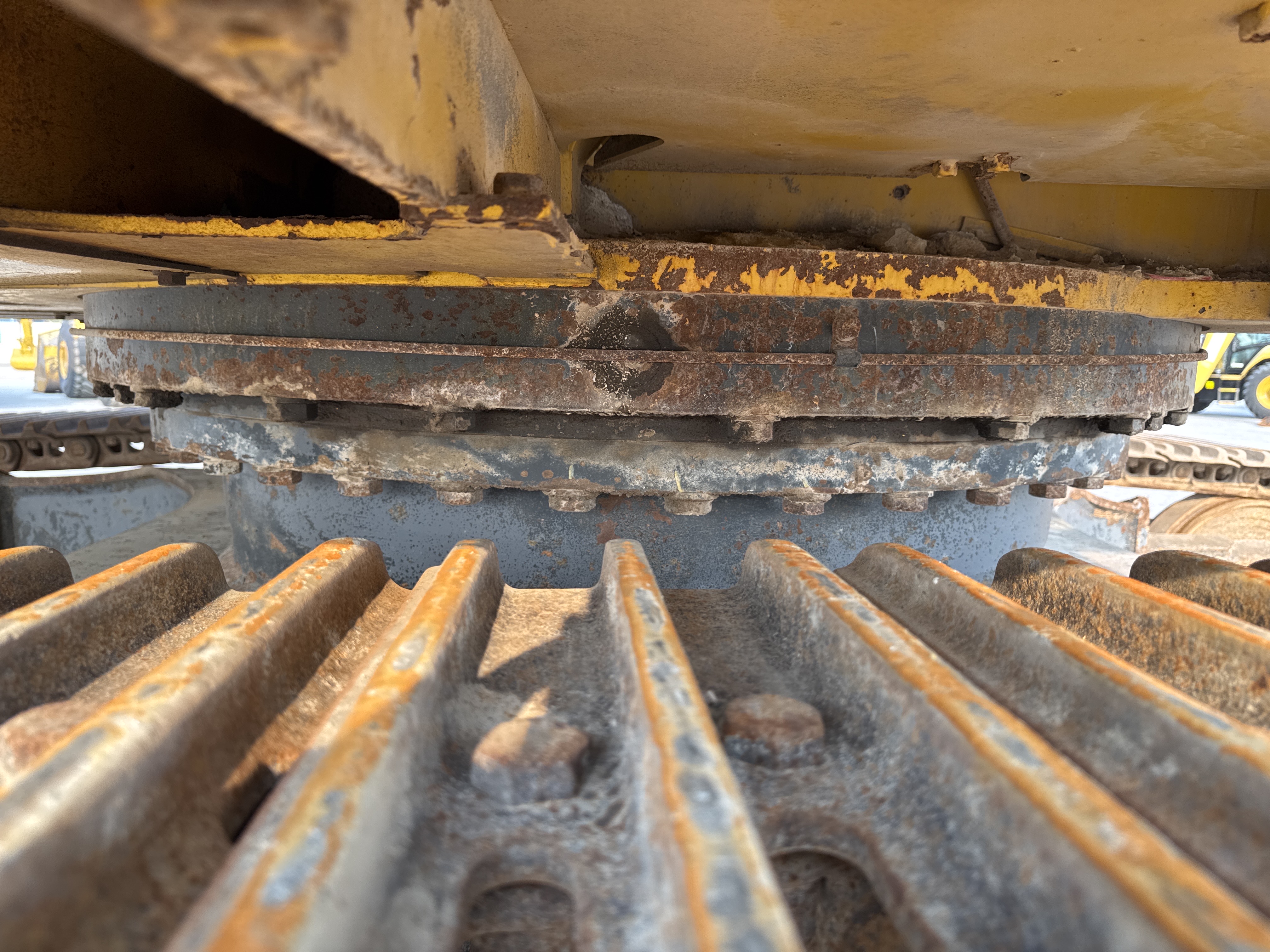 MDX-012-Komatsu-PC350LC-8-Medium-excavators-inspection-Hydraulics-Turntable/slewing-assembly-2