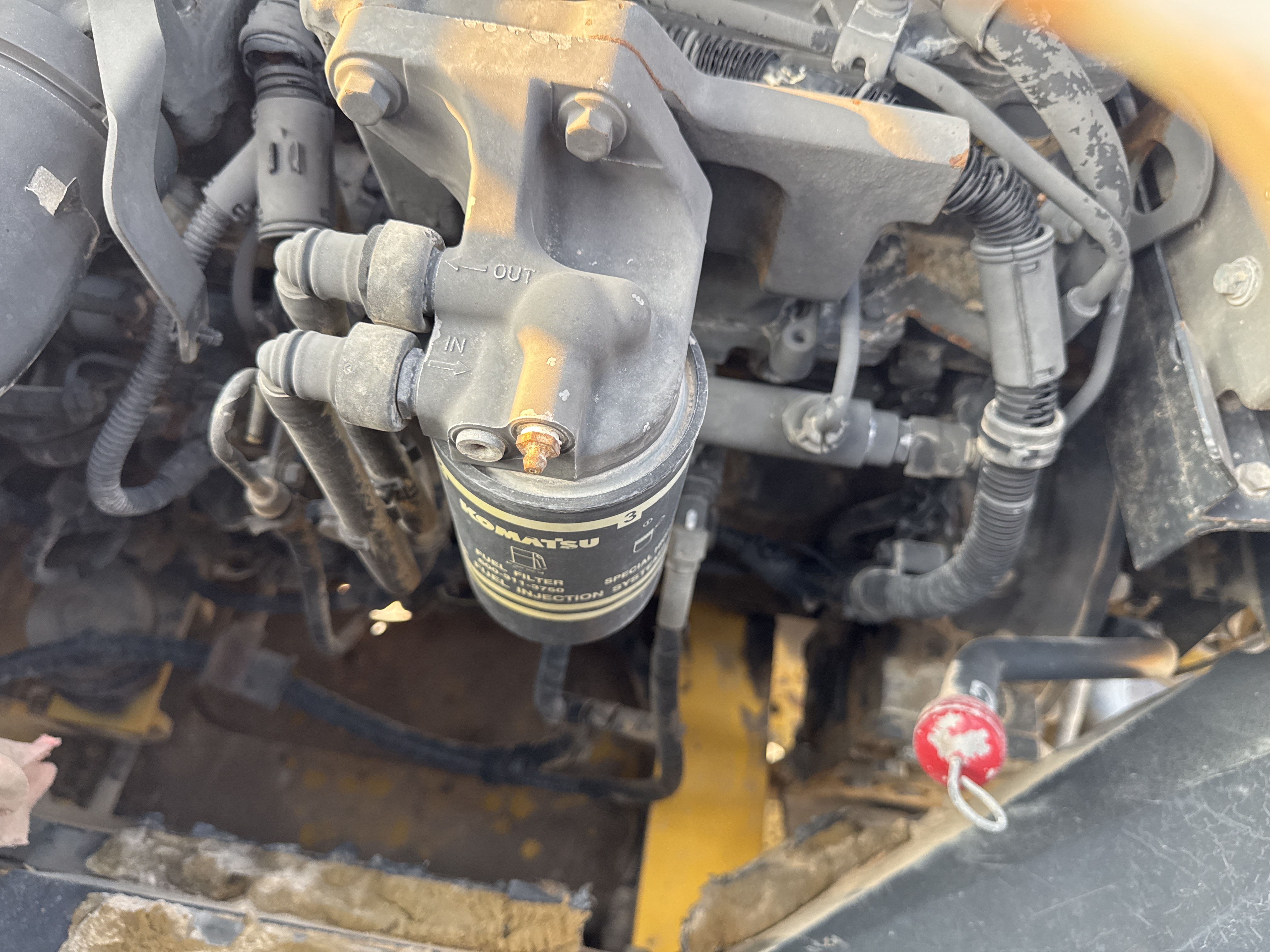 MDX-012-Komatsu-PC350LC-8-Medium-excavators-inspection-Engine-Fuel-leaks-2