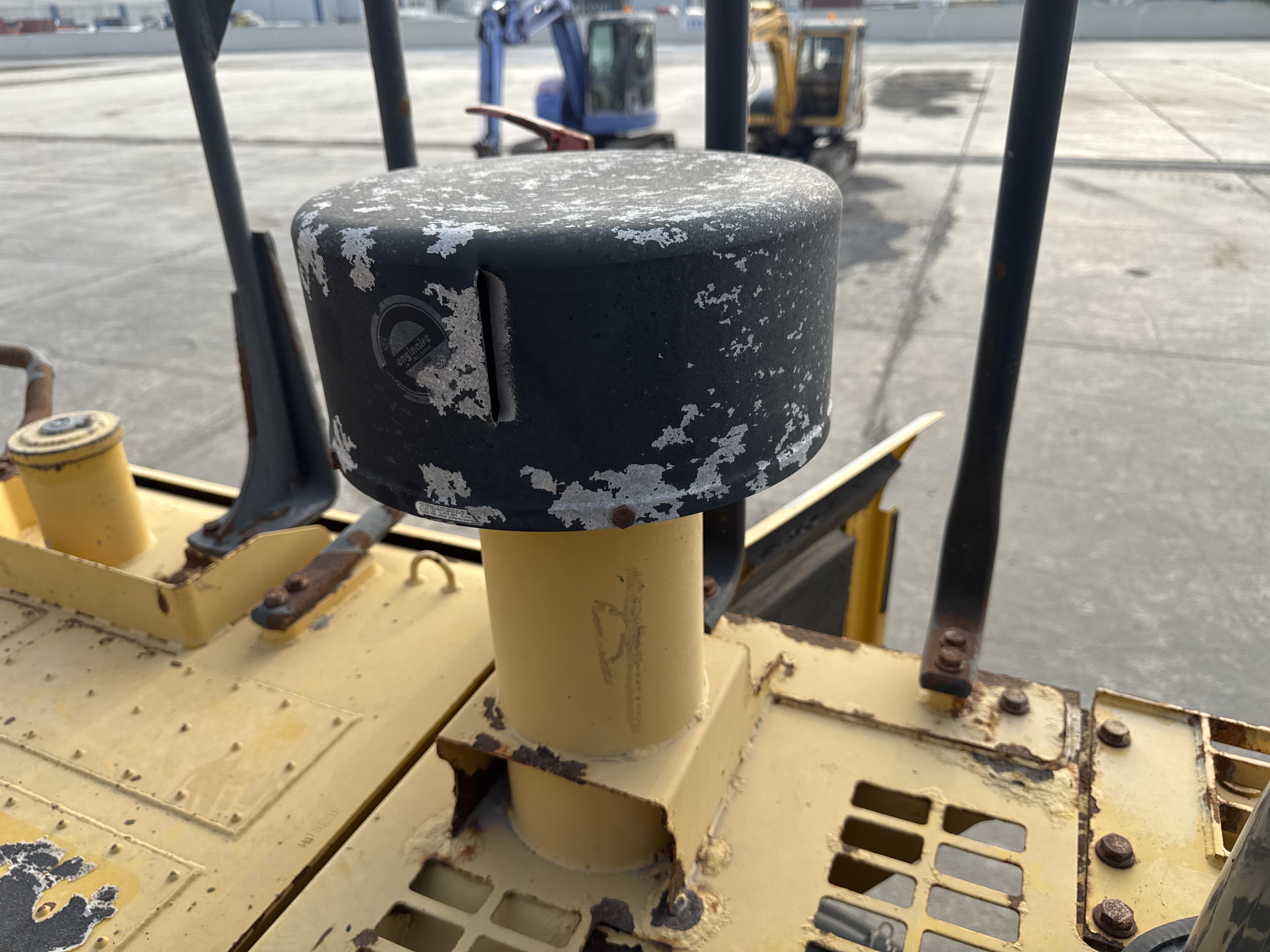 MDX-012-Komatsu-PC350LC-8-Medium-excavators-inspection-Engine-Air-intake-system-2