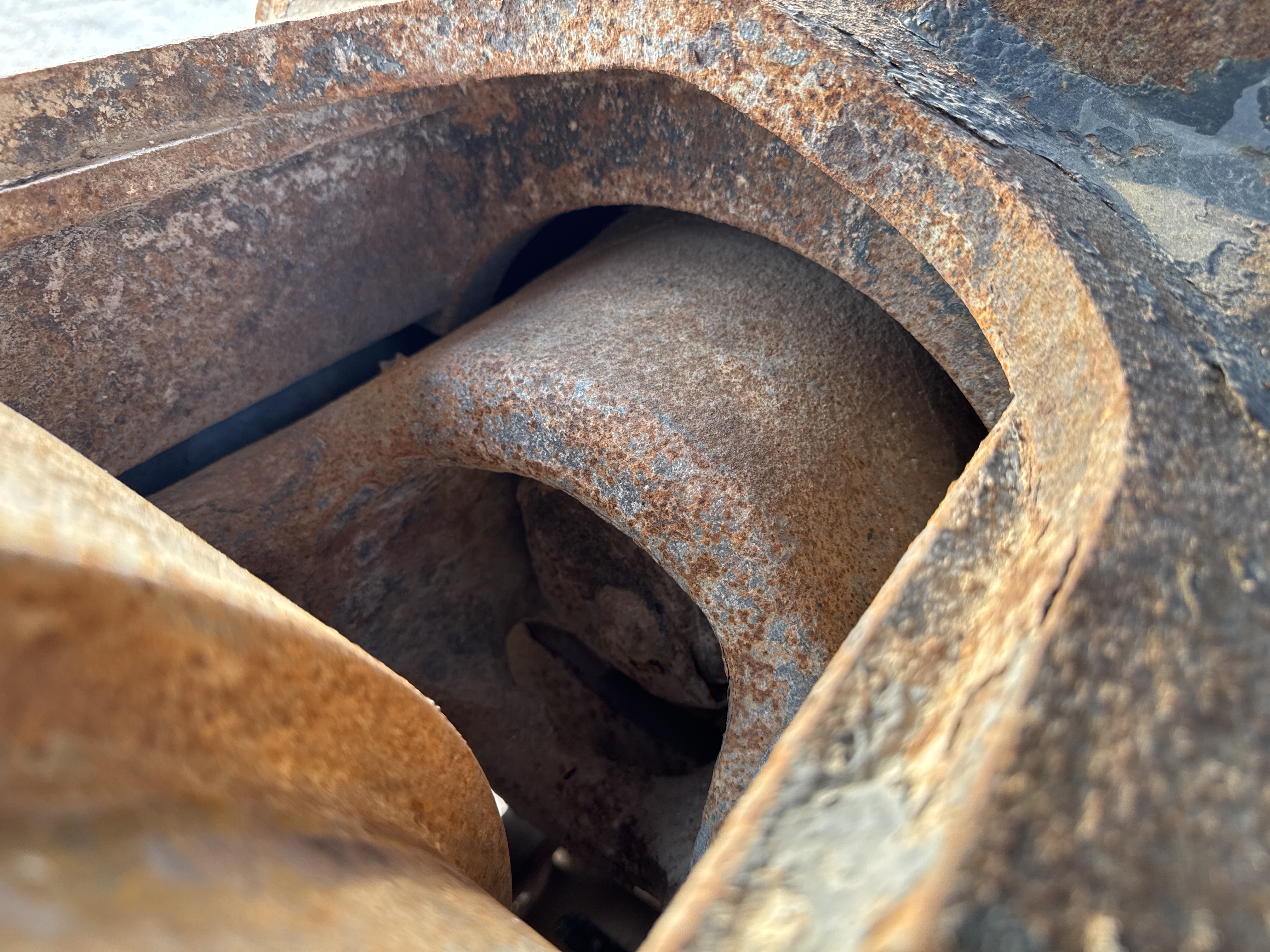 MDX-012-Komatsu-PC350LC-8-Medium-excavators-inspection-Undercarriage-Right-track-tensioner-2