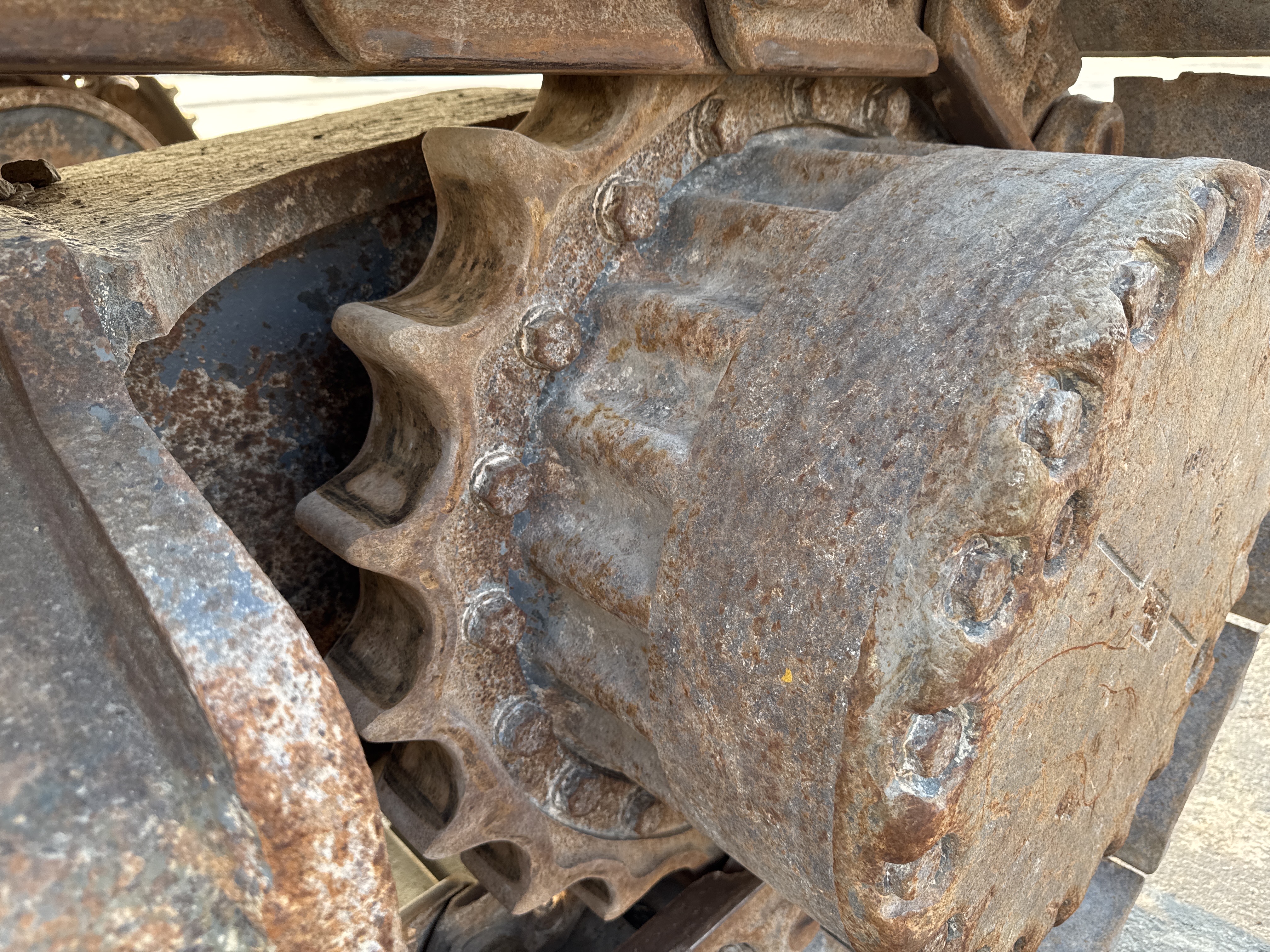 MDX-012-Komatsu-PC350LC-8-Medium-excavators-inspection-Undercarriage-Left-sprocket-2