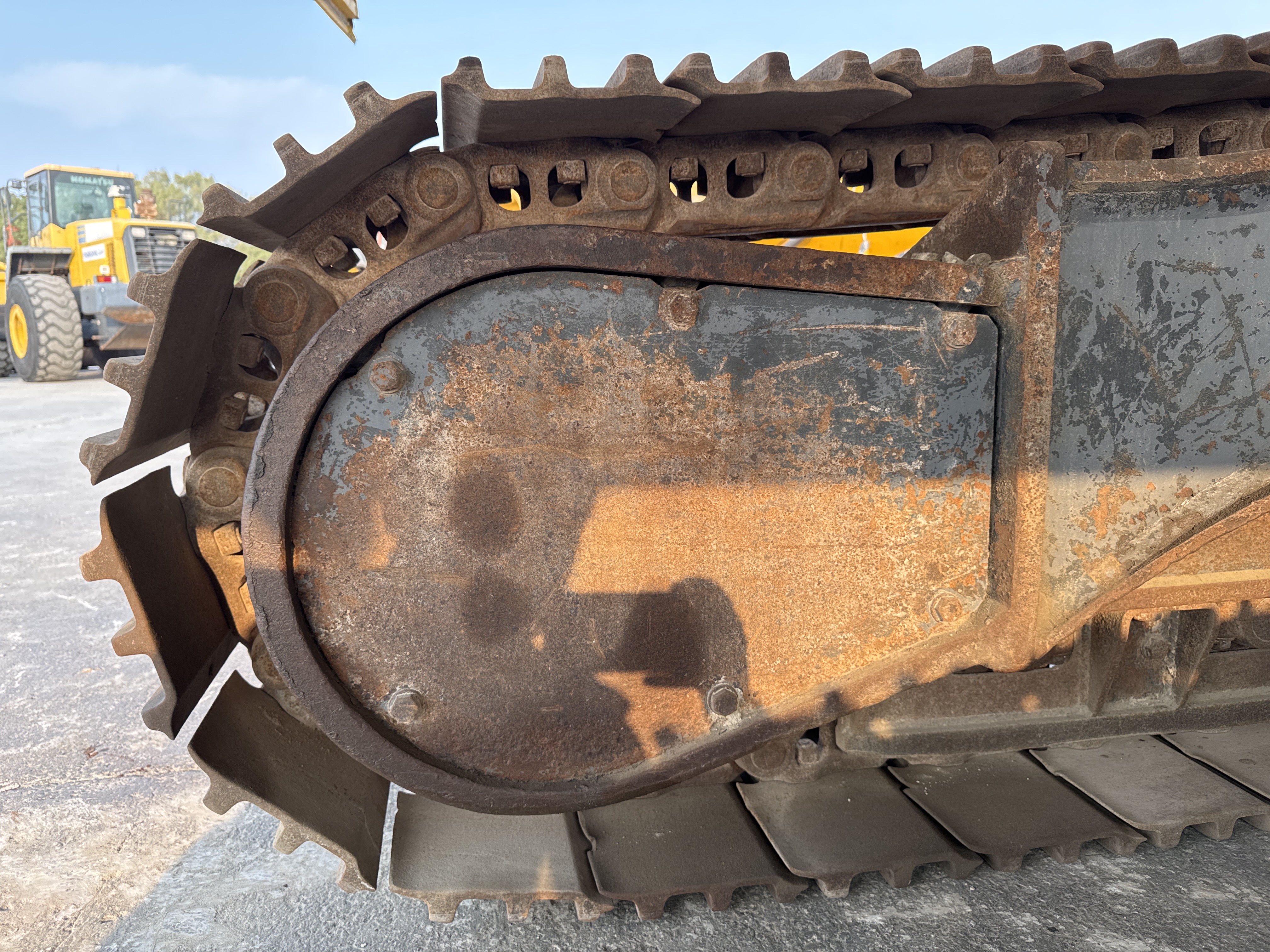 MDX-012-Komatsu-PC350LC-8-Medium-excavators-inspection-Undercarriage-Final-drive-2