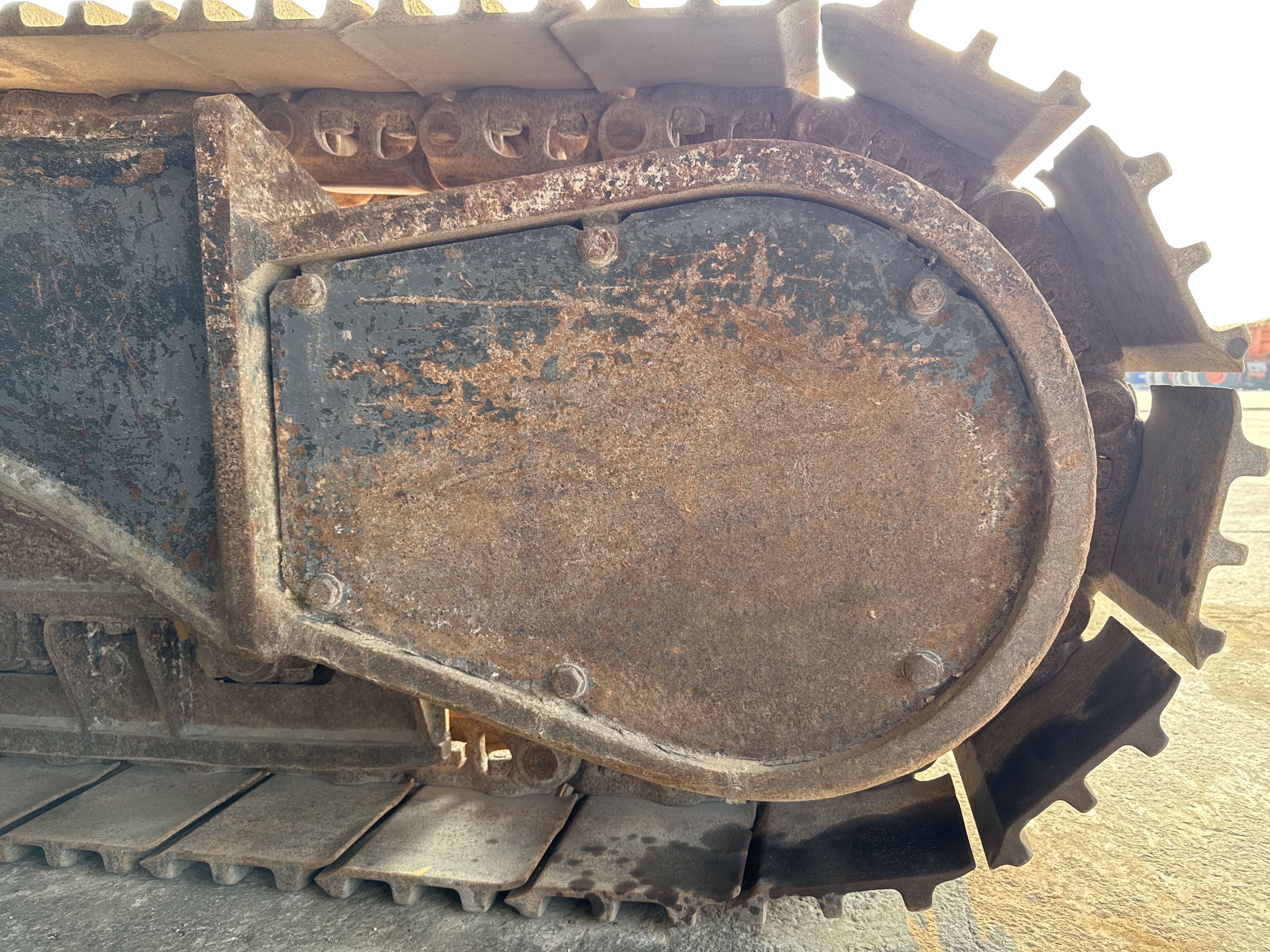 MDX-012-Komatsu-PC350LC-8-Medium-excavators-inspection-Undercarriage-Final-drive-2