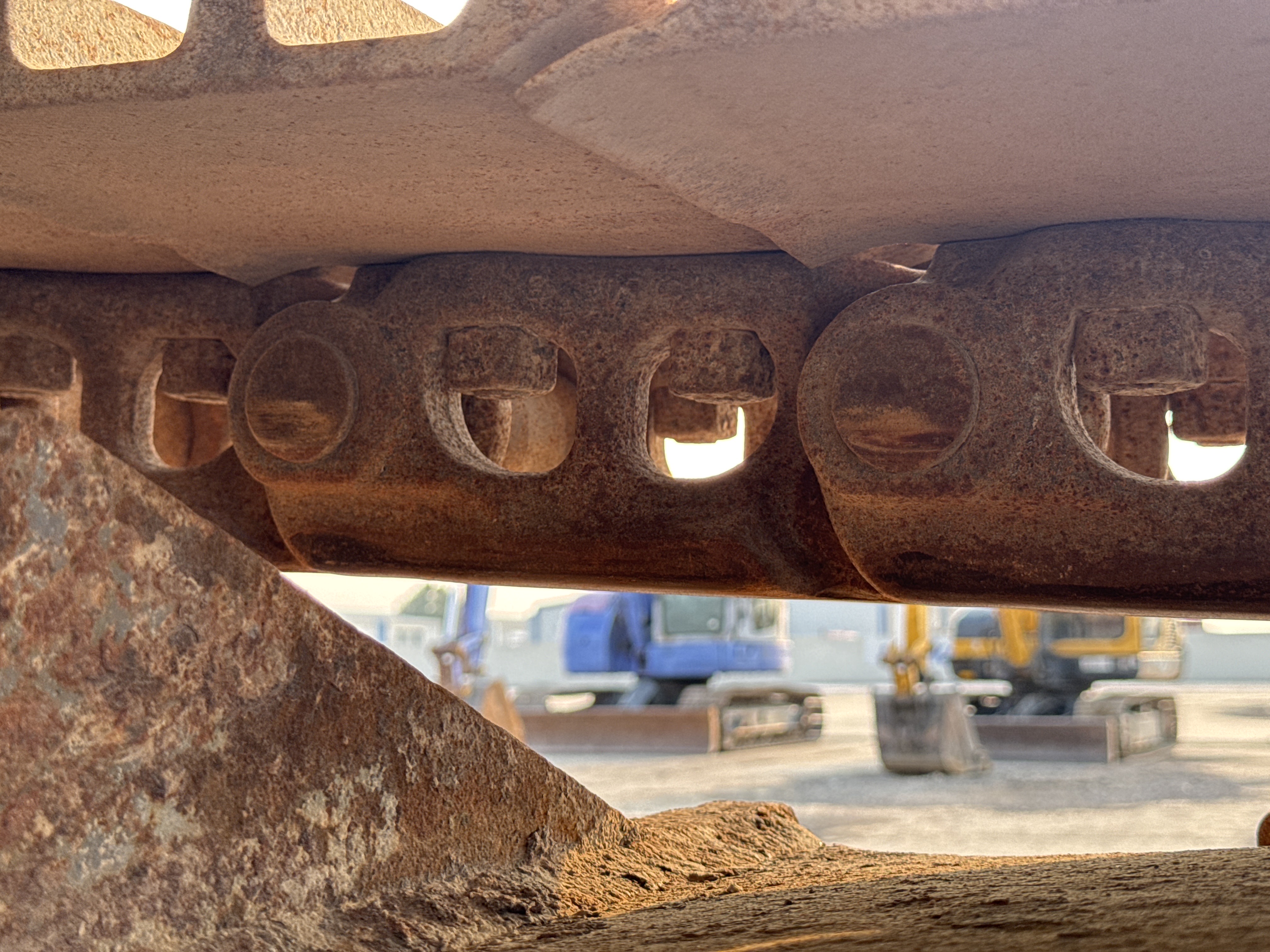 MDX-012-Komatsu-PC350LC-8-Medium-excavators-inspection-Undercarriage-Left-track-chain-2