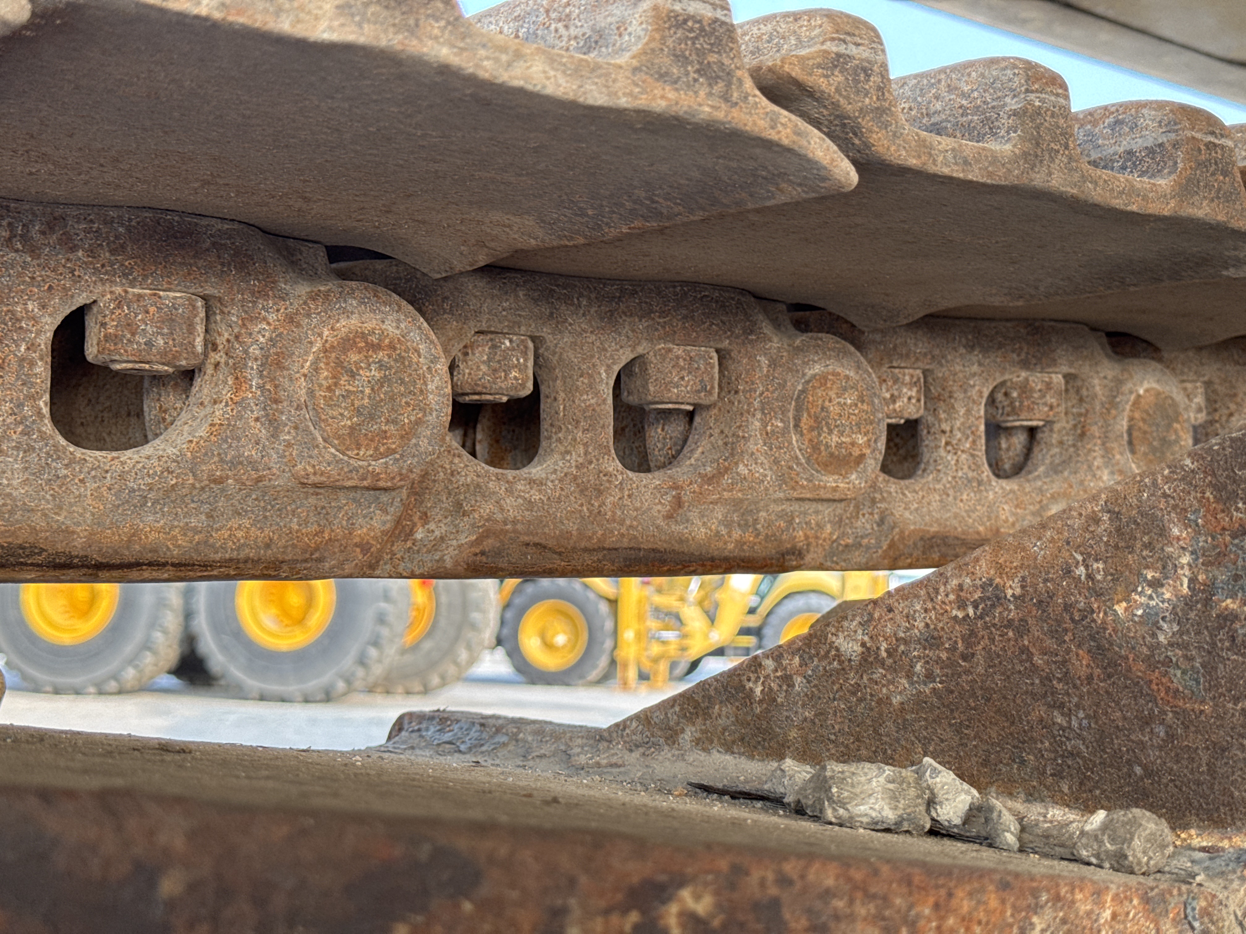 MDX-012-Komatsu-PC350LC-8-Medium-excavators-inspection-Undercarriage-Right-track-chain-2