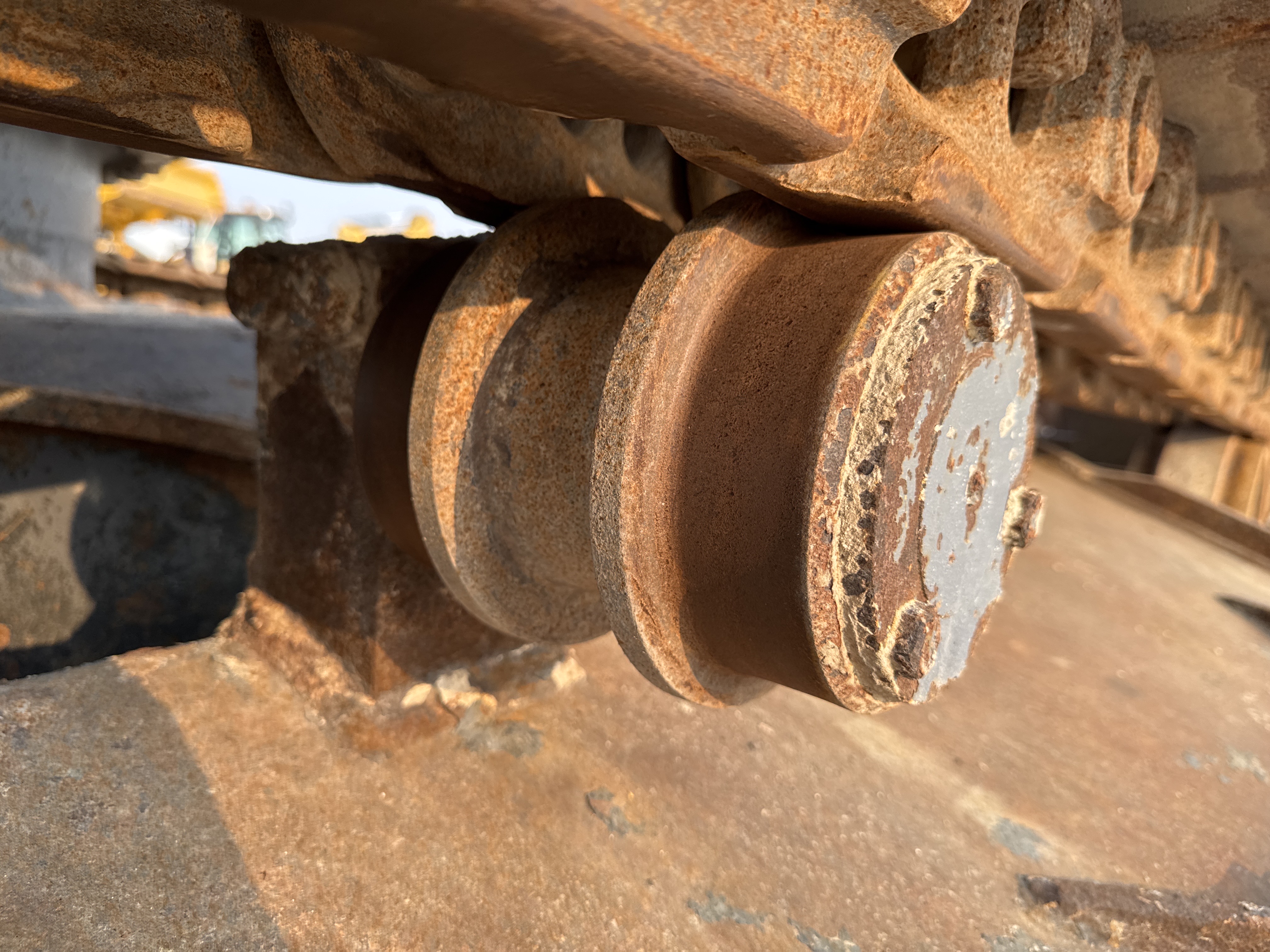 MDX-012-Komatsu-PC350LC-8-Medium-excavators-inspection-Undercarriage-Right-carrier-rollers-2