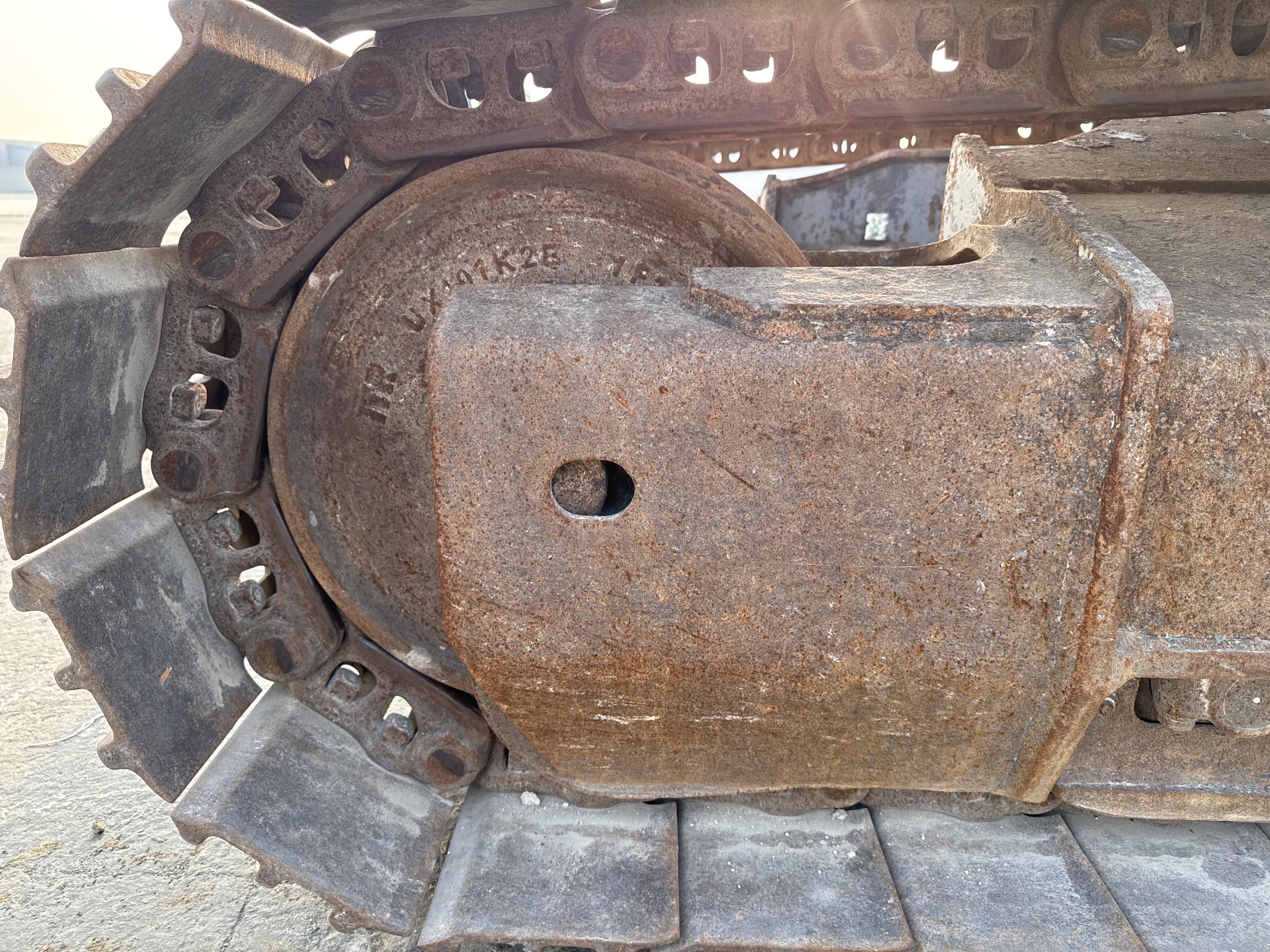 MDX-012-Komatsu-PC350LC-8-Medium-excavators-inspection-Undercarriage-left-idler-2