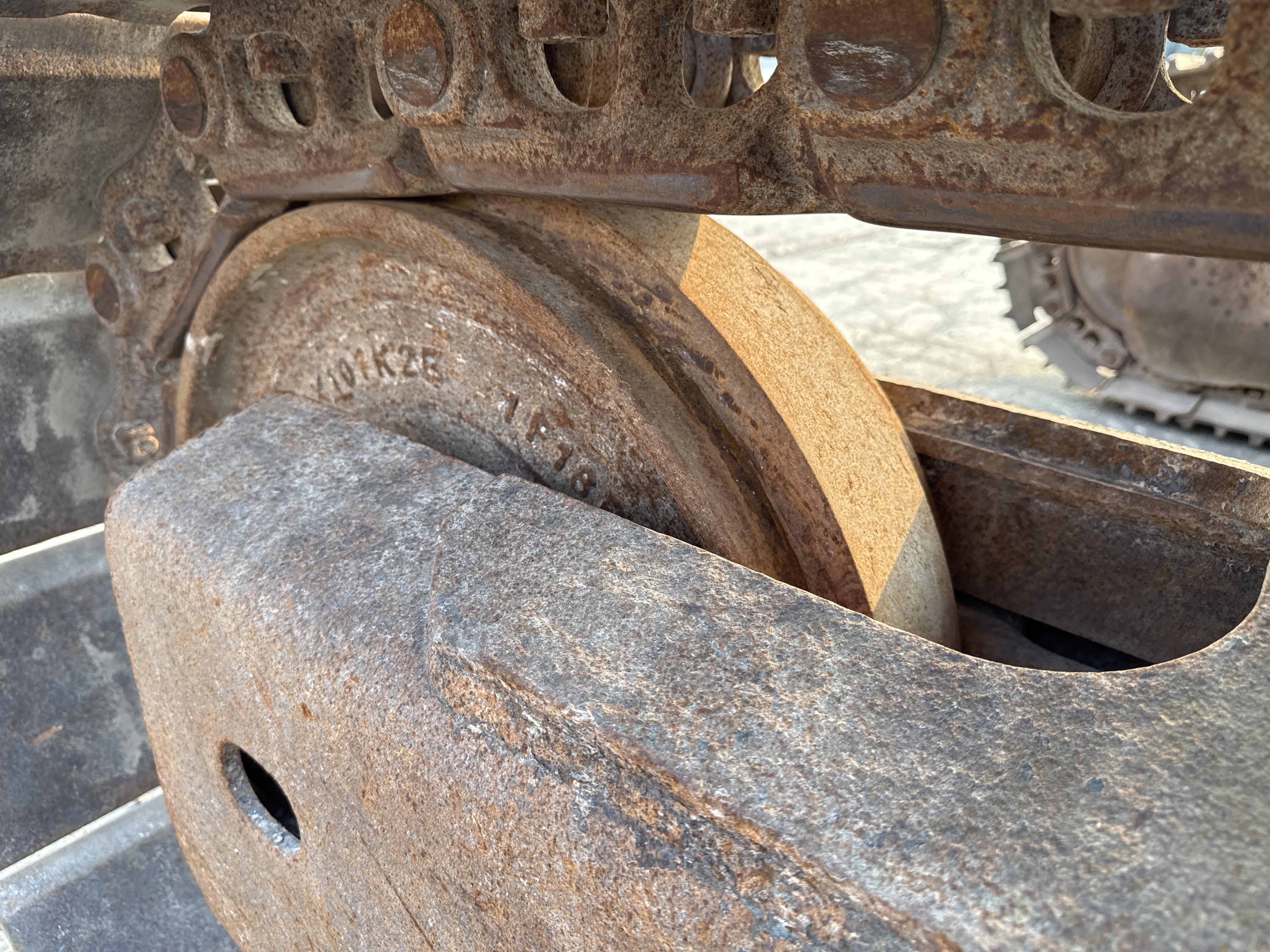 MDX-012-Komatsu-PC350LC-8-Medium-excavators-inspection-Undercarriage-left-idler-2