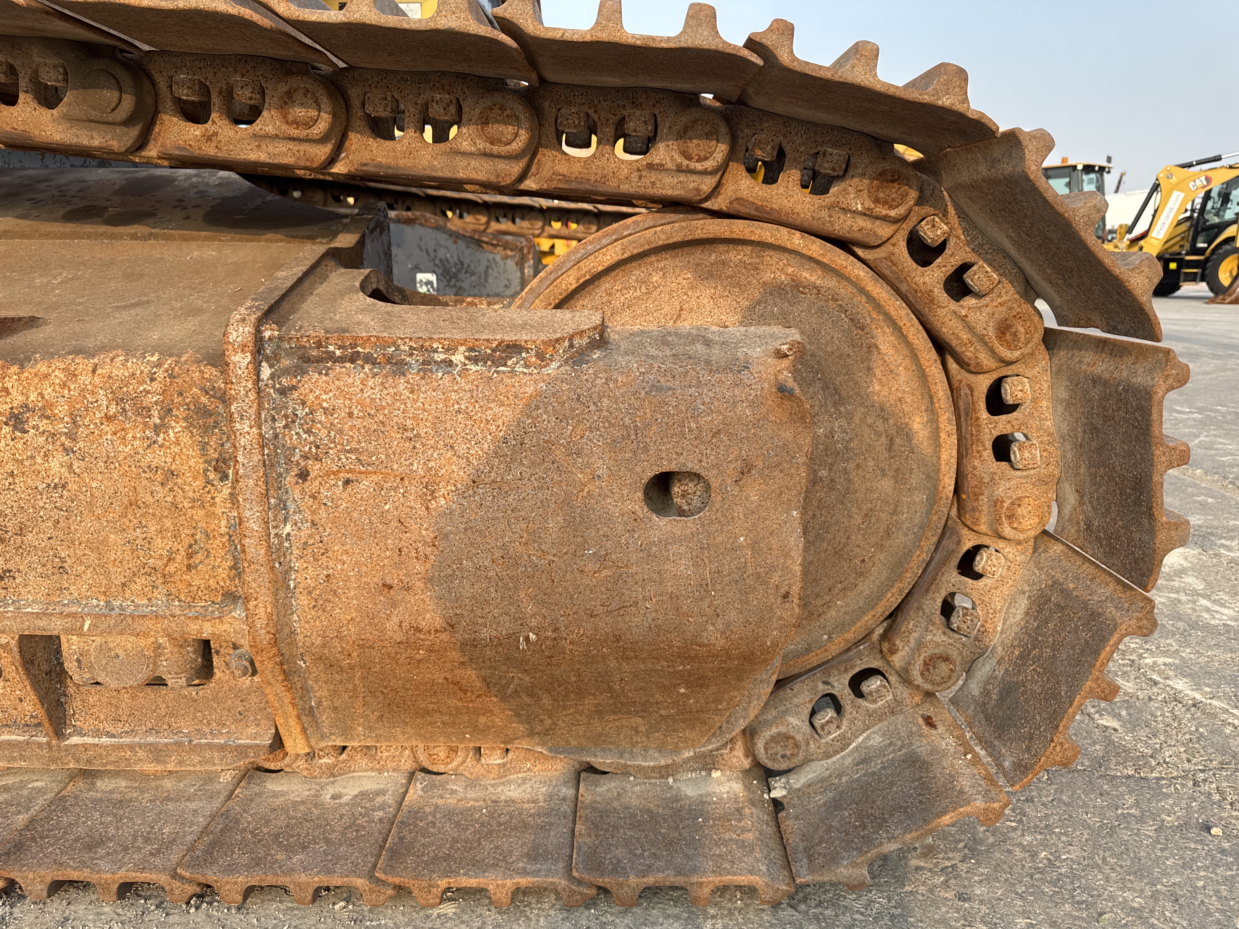 MDX-012-Komatsu-PC350LC-8-Medium-excavators-inspection-Undercarriage-Right-idler-2