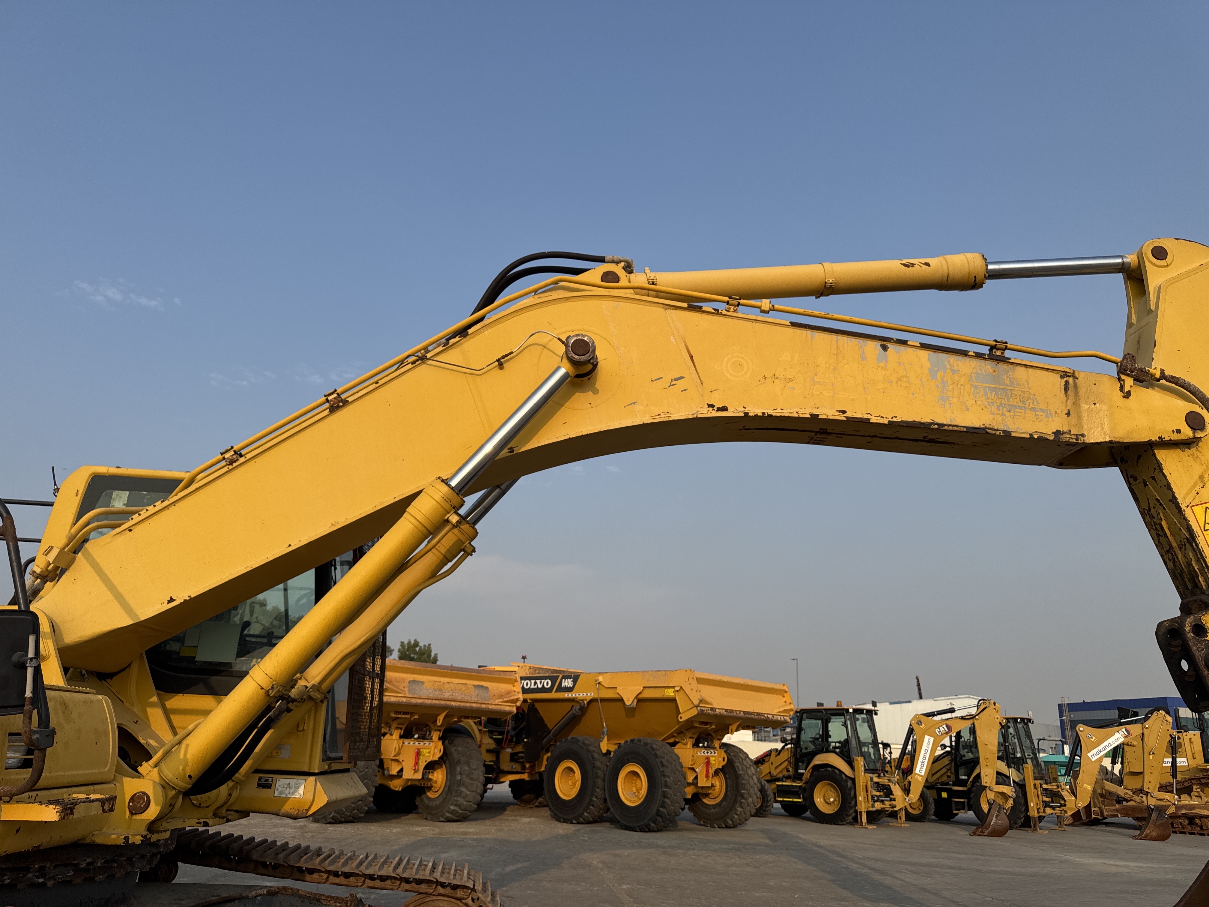 MDX-012-Komatsu-PC350LC-8-Medium-excavators-inspection-Chassis-Boom-2