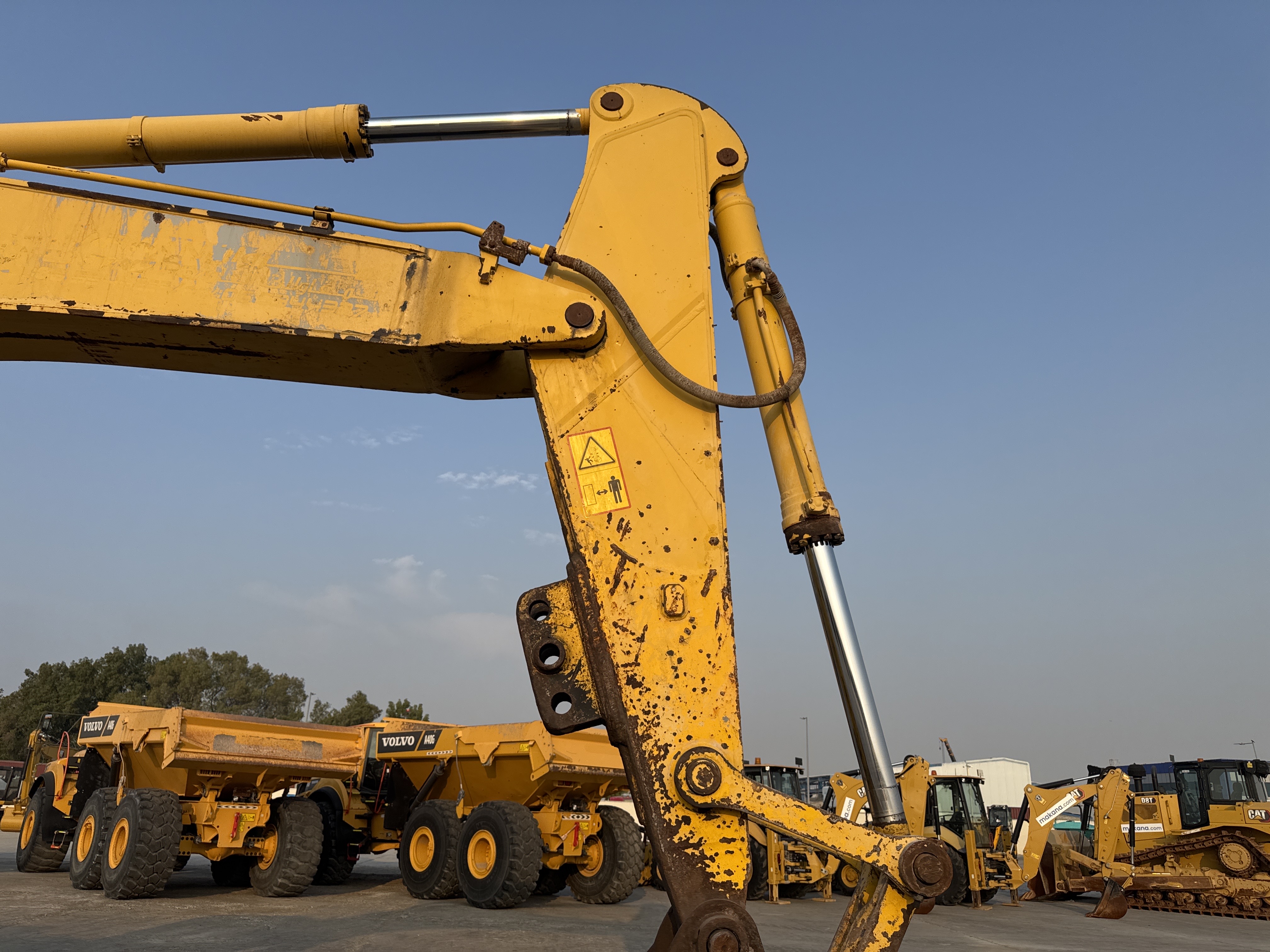 MDX-012-Komatsu-PC350LC-8-Medium-excavators-inspection-Chassis-Stick-2