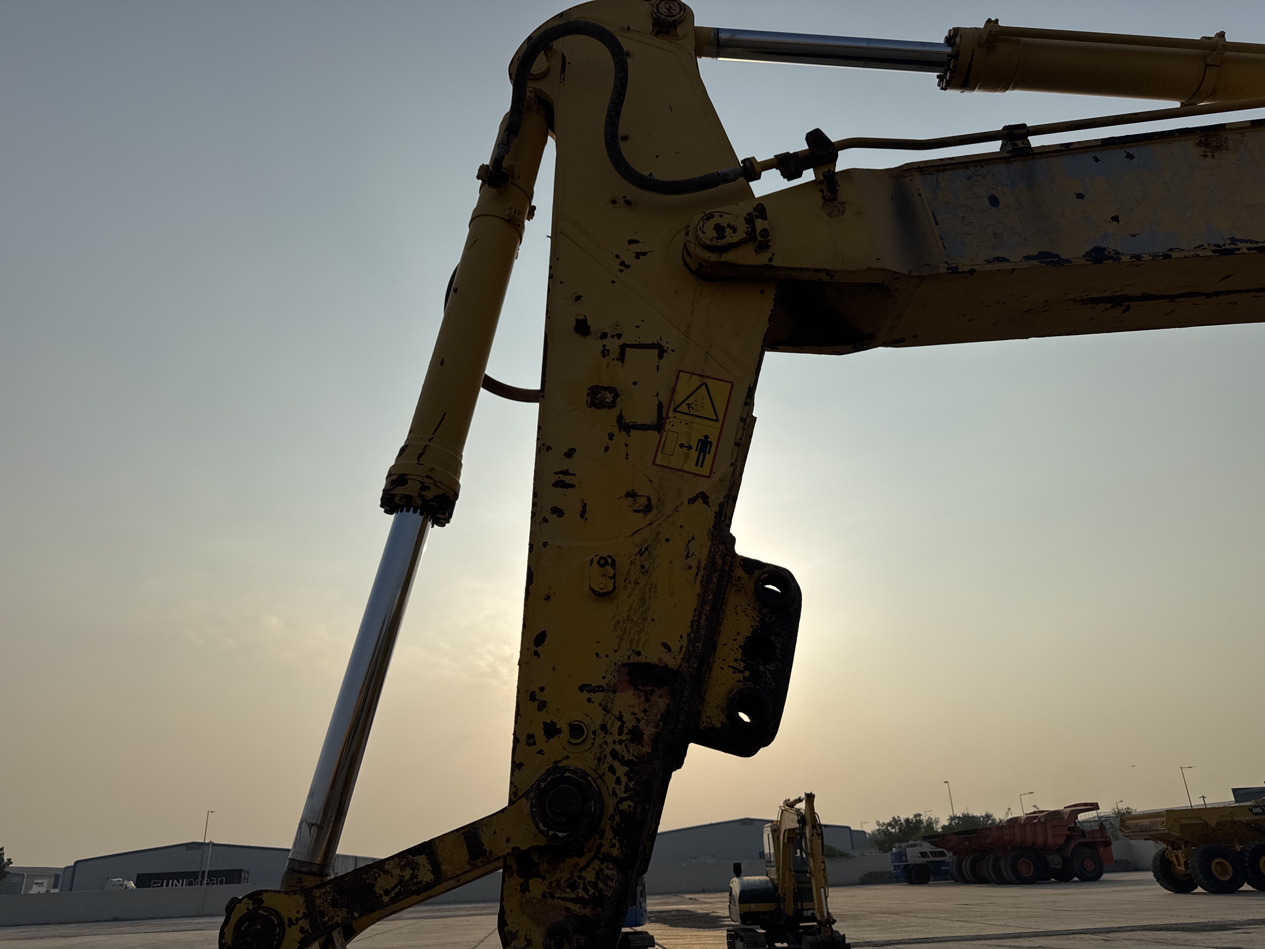 MDX-012-Komatsu-PC350LC-8-Medium-excavators-inspection-Chassis-Stick-2