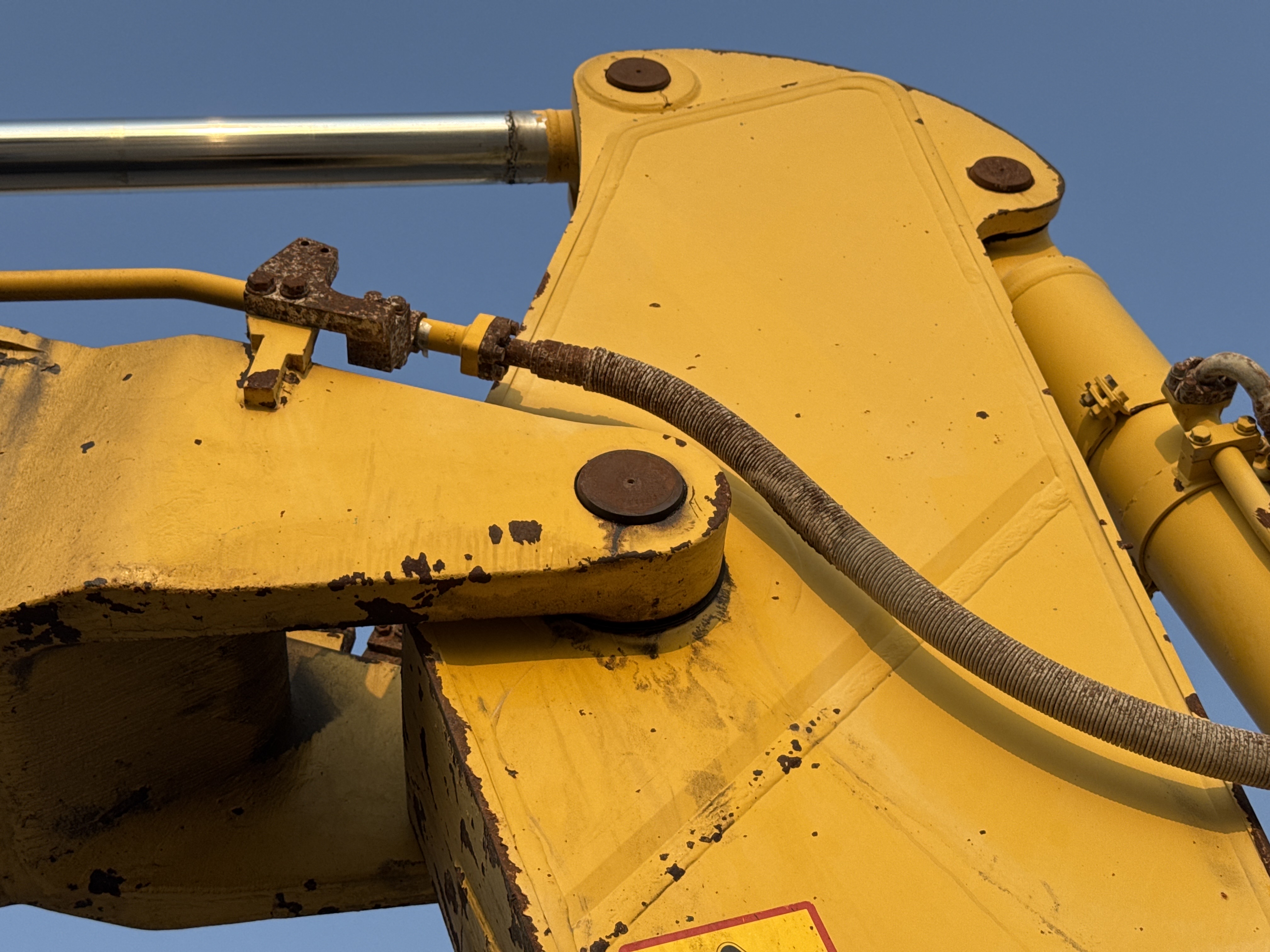 MDX-012-Komatsu-PC350LC-8-Medium-excavators-inspection-Chassis-Pin-and-bushings-boom-to-stick-2