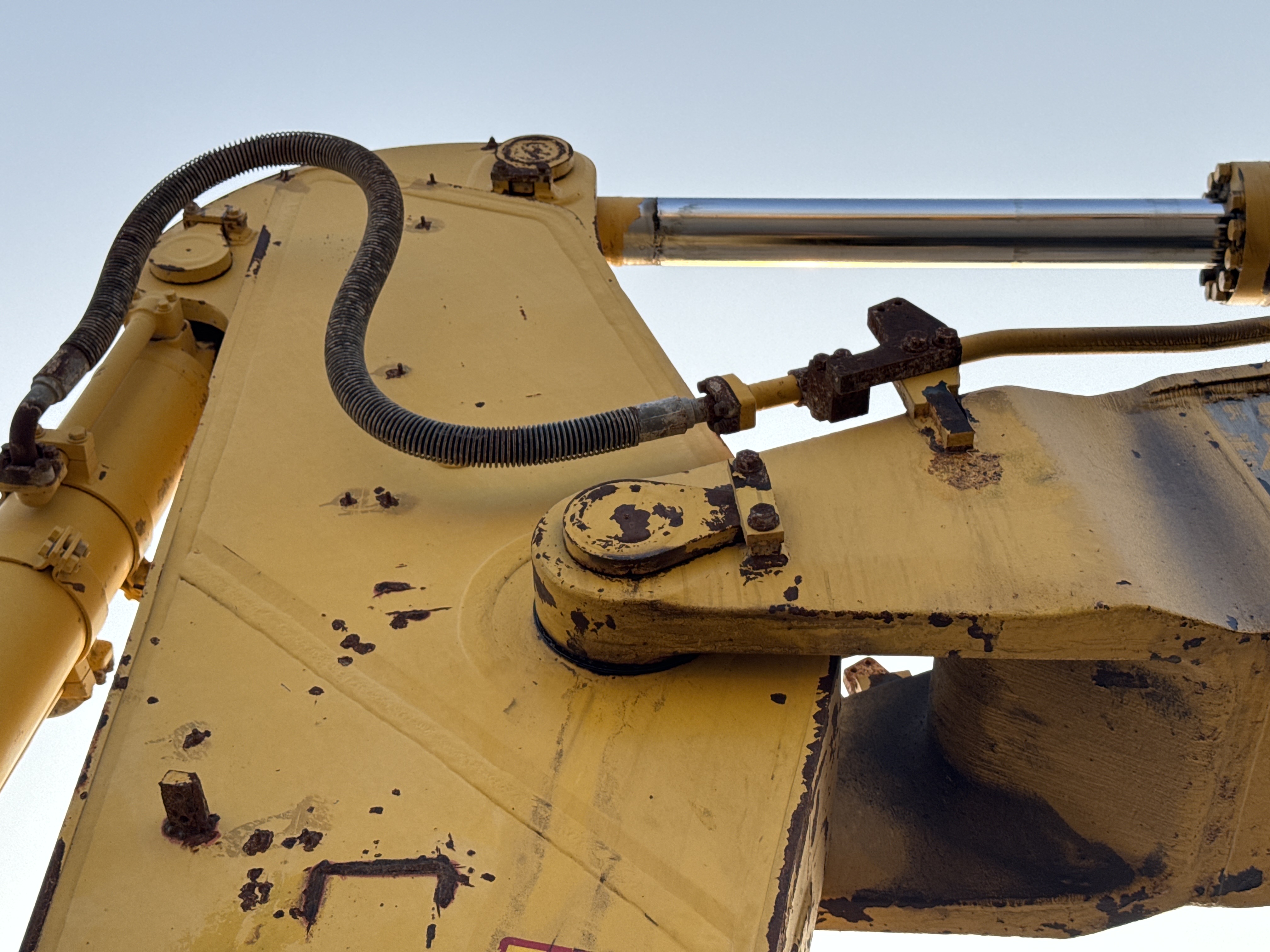 MDX-012-Komatsu-PC350LC-8-Medium-excavators-inspection-Chassis-Pin-and-bushings-boom-to-stick-2