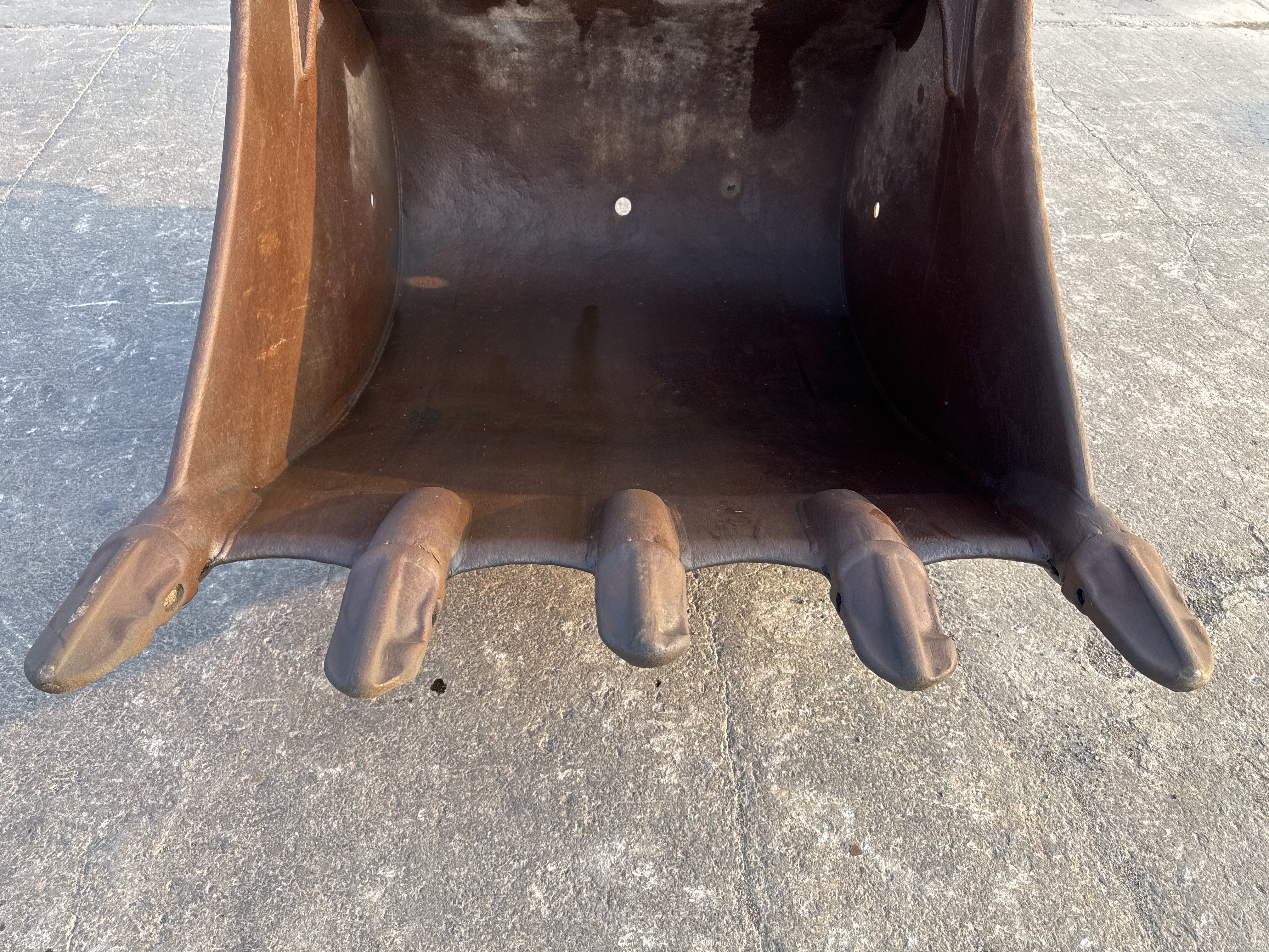 MDX-012-Komatsu-PC350LC-8-Medium-excavators-inspection-Attachment-Excavator-bucket-teeth-condition-2