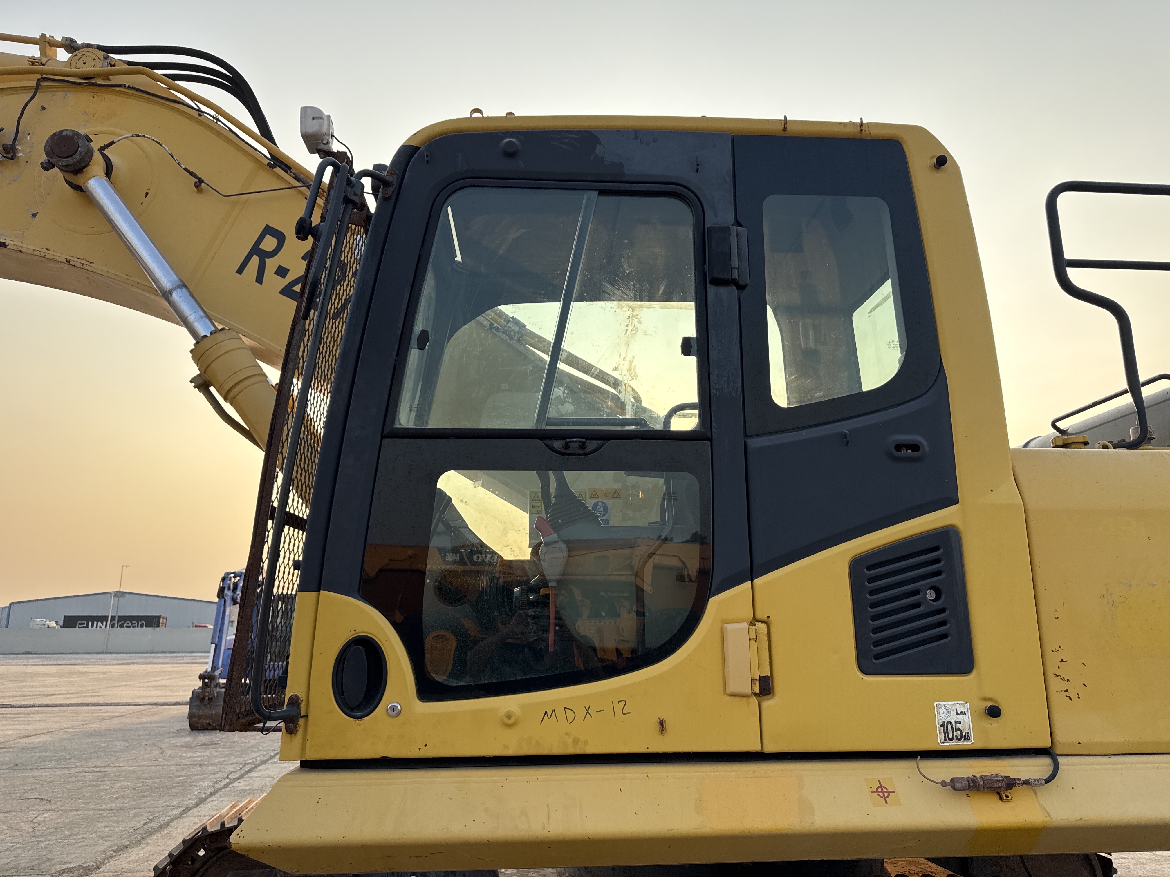 MDX-012-Komatsu-PC350LC-8-Medium-excavators-inspection-Structure-Doors-2