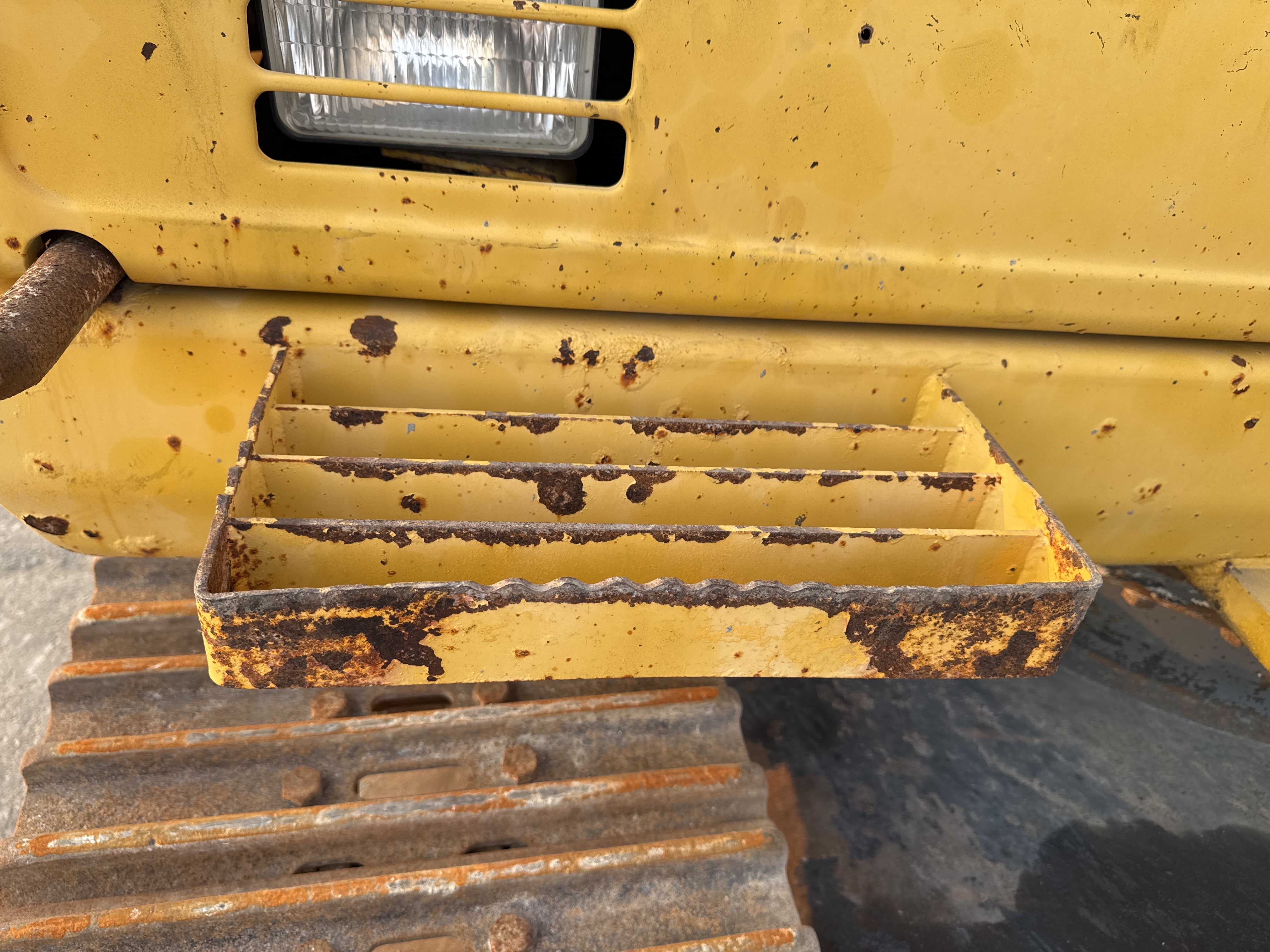 MDX-012-Komatsu-PC350LC-8-Medium-excavators-inspection-Structure-Steps/ladders-2