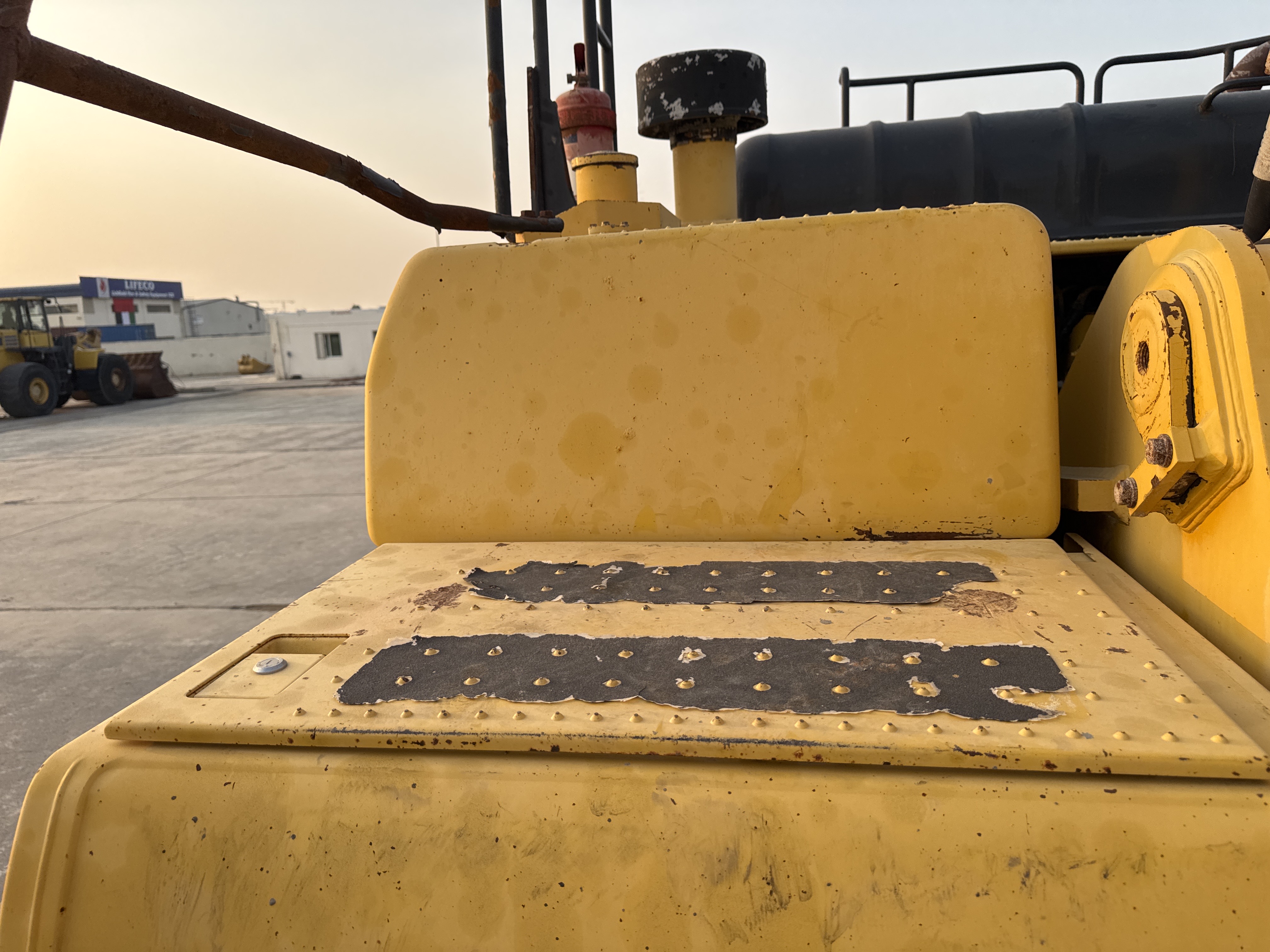 MDX-012-Komatsu-PC350LC-8-Medium-excavators-inspection-Structure-Steps/ladders-2