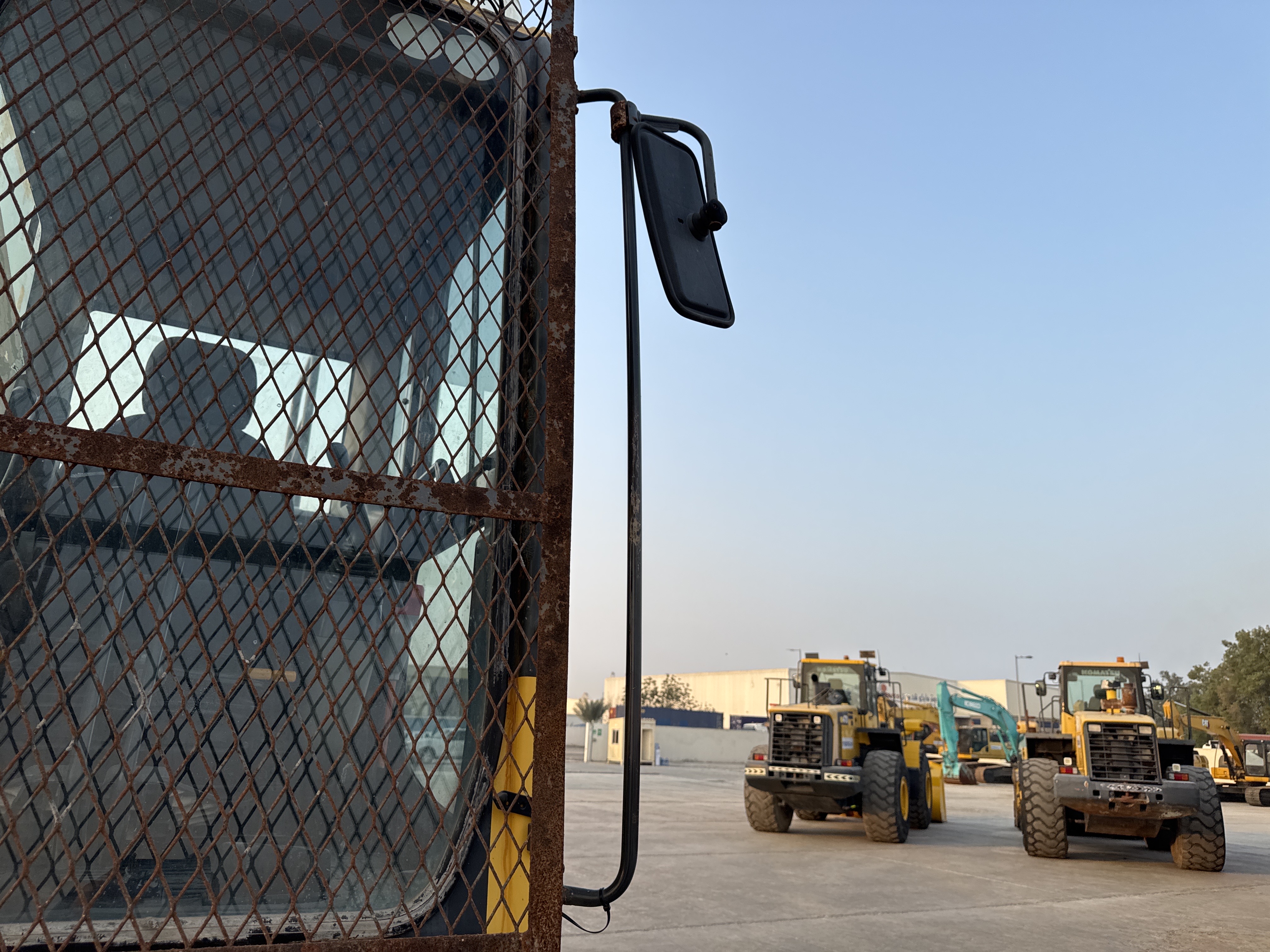 MDX-012-Komatsu-PC350LC-8-Medium-excavators-inspection-Structure-Handrails-2