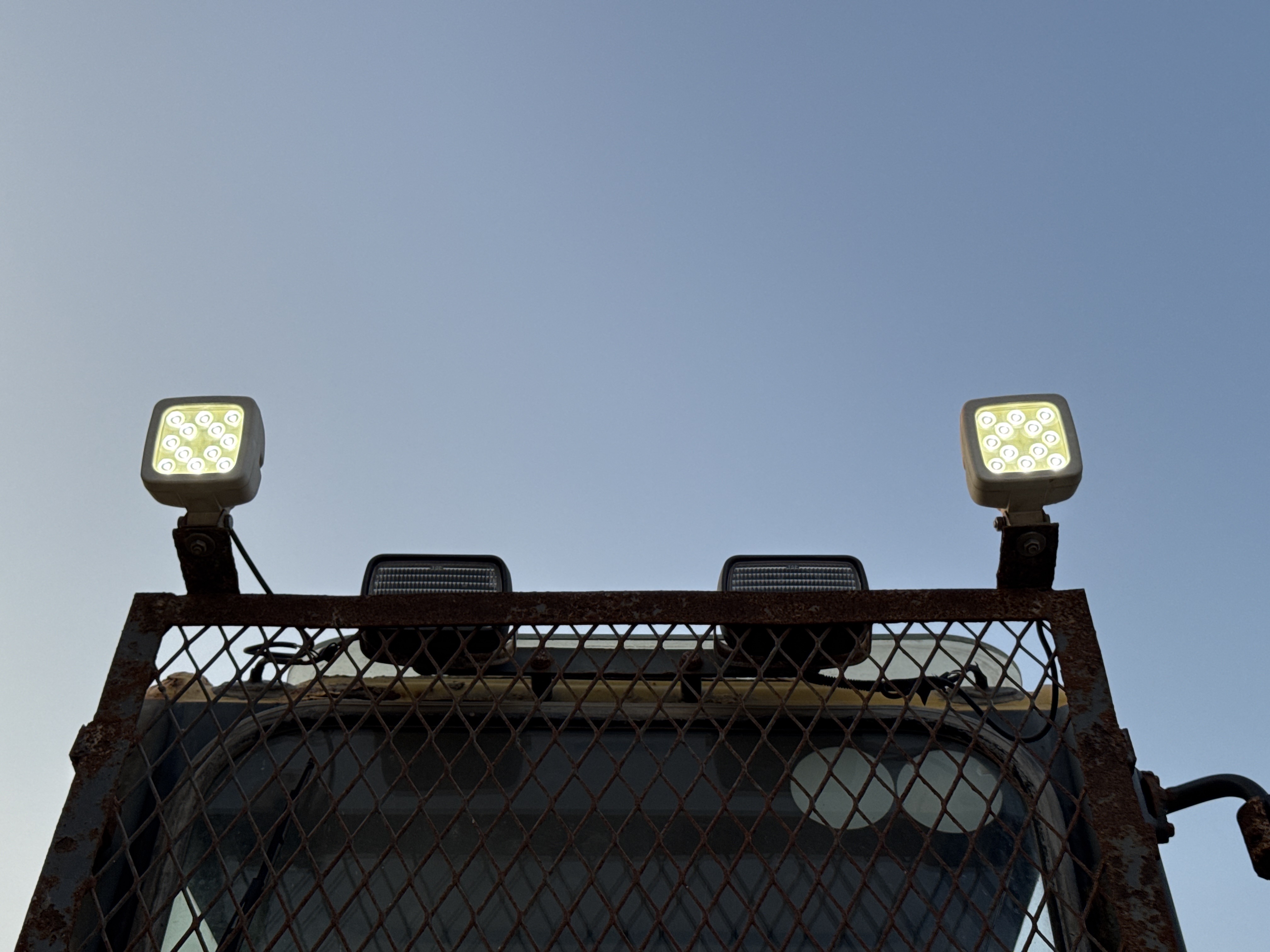 MDX-012-Komatsu-PC350LC-8-Medium-excavators-inspection-Structure-Exterior-lights-2