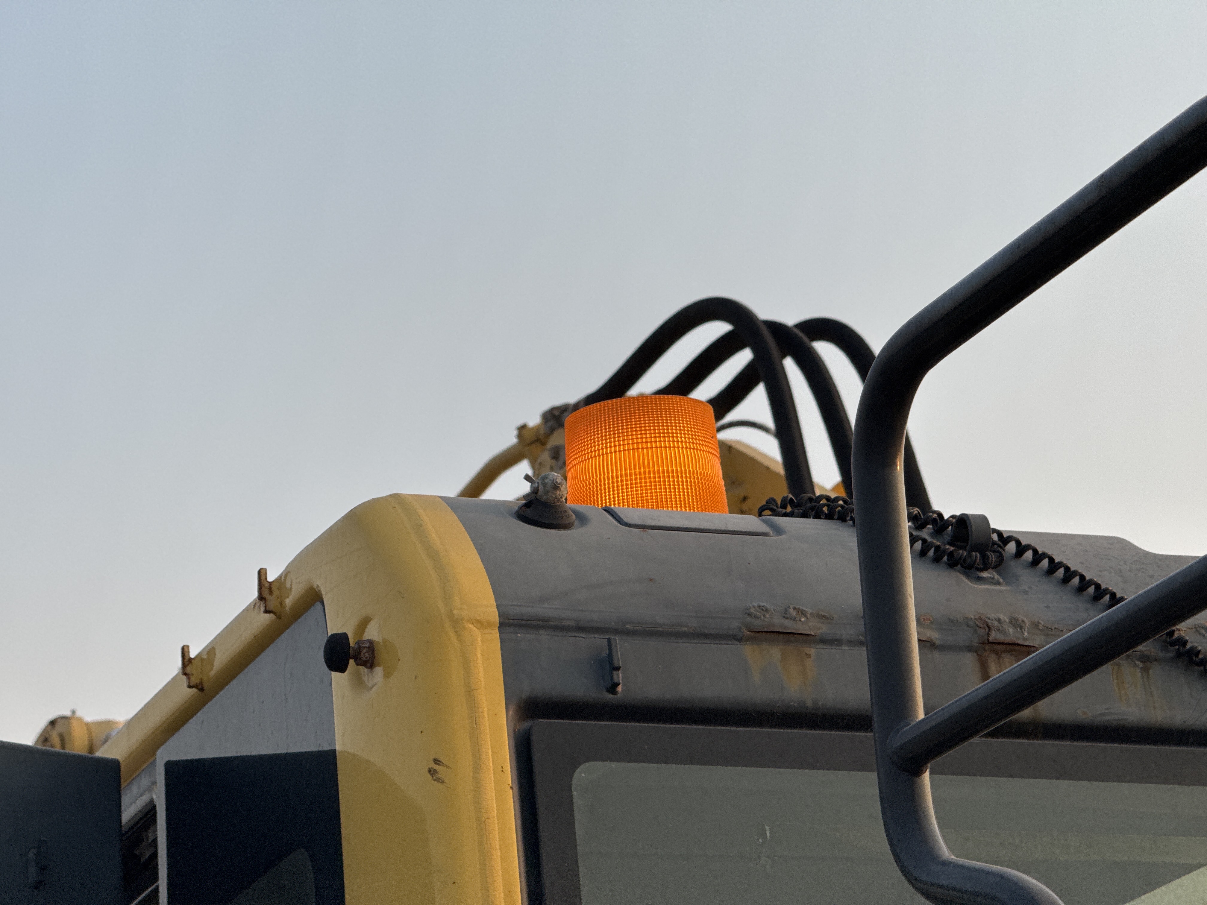 MDX-012-Komatsu-PC350LC-8-Medium-excavators-inspection-Structure-Exterior-lights-2
