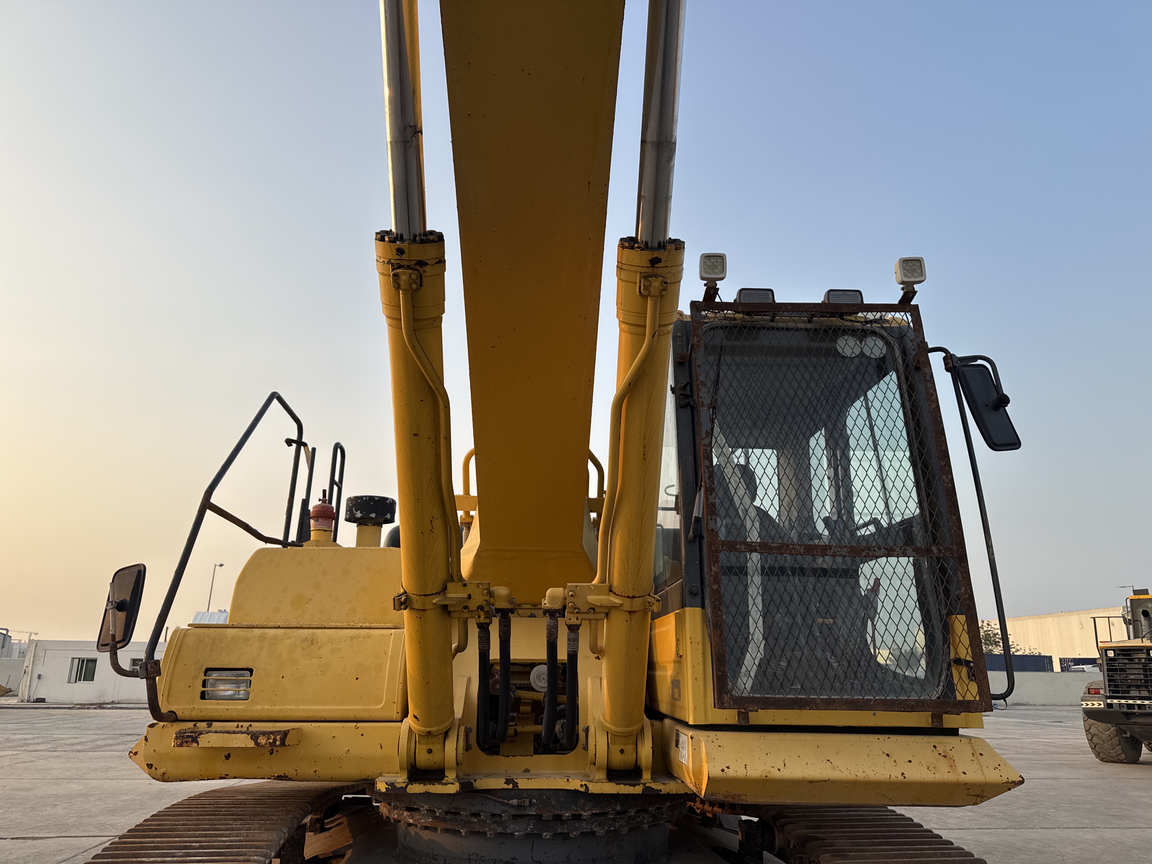 MDX-012-Komatsu-PC350LC-8-Medium-excavators-inspection-Structure-Paint-2
