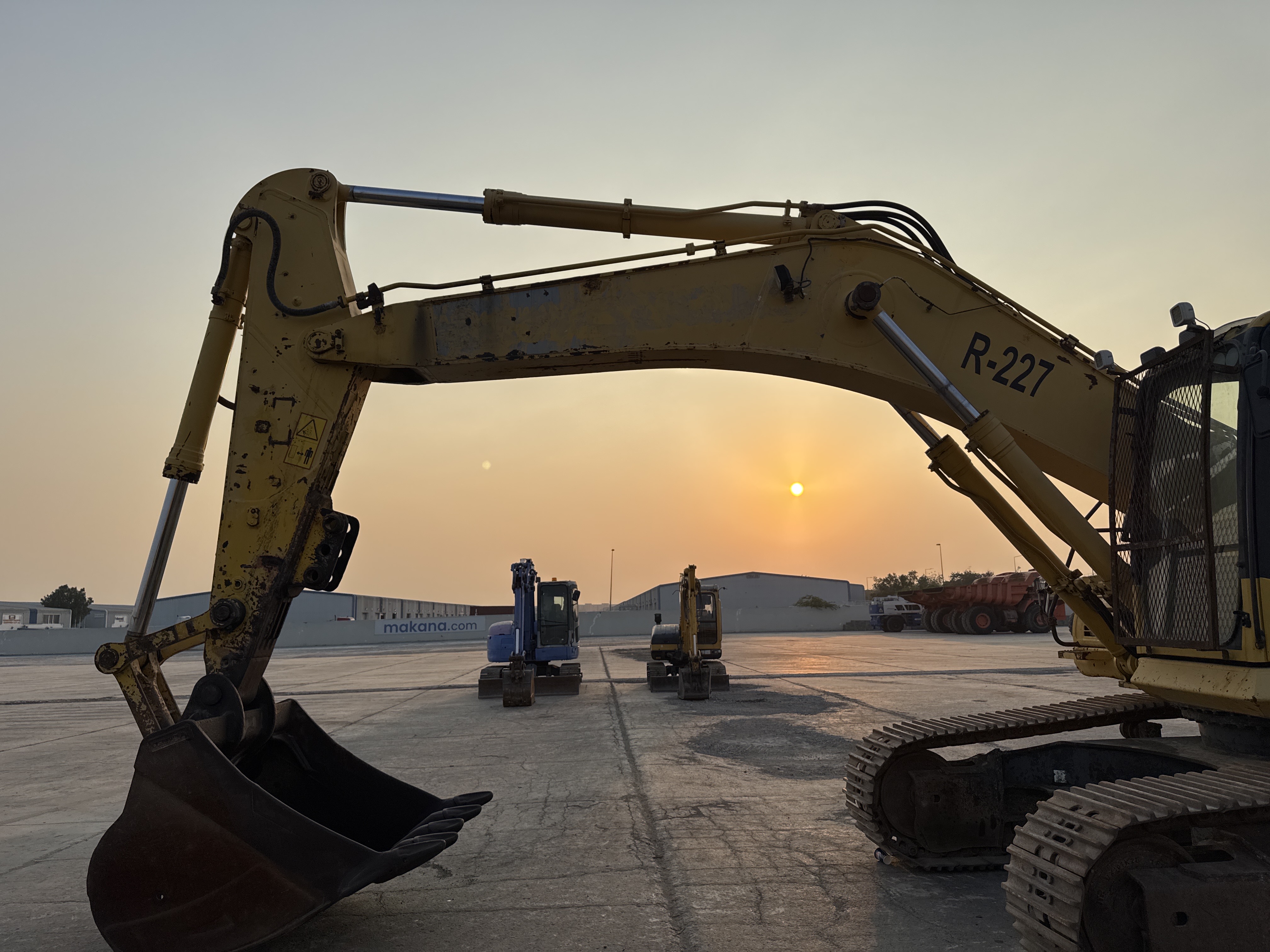 MDX-012-Komatsu-PC350LC-8-Medium-excavators-inspection-Structure-Paint-2