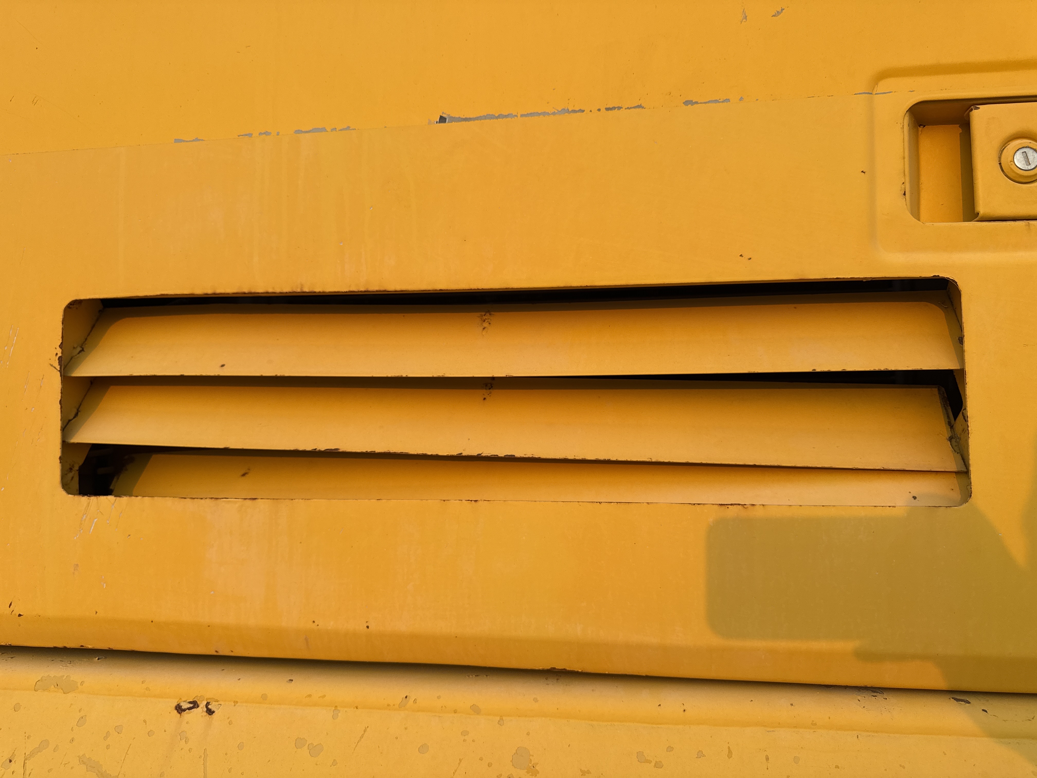MDX-012-Komatsu-PC350LC-8-Medium-excavators-inspection-Structure-Sheet-metal-(fiberglass)-2