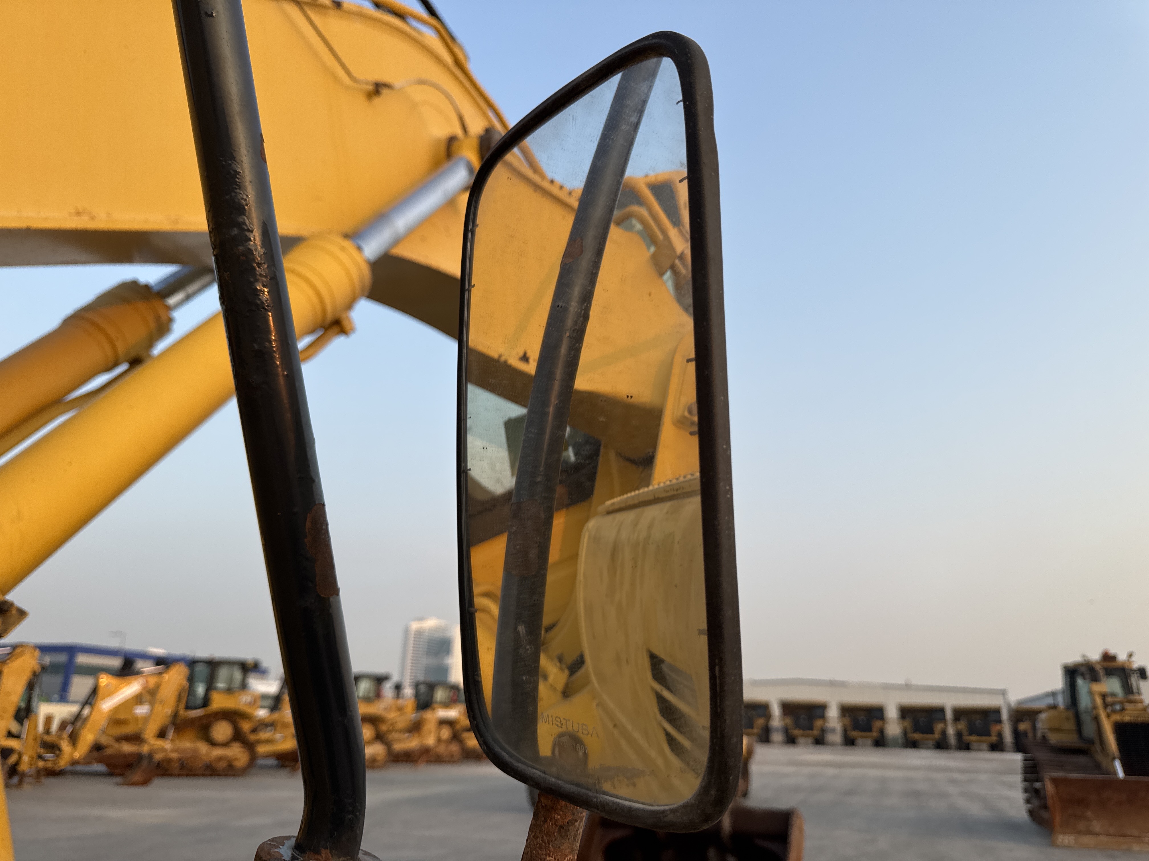 MDX-012-Komatsu-PC350LC-8-Medium-excavators-inspection-Cabin-Mirrors-2